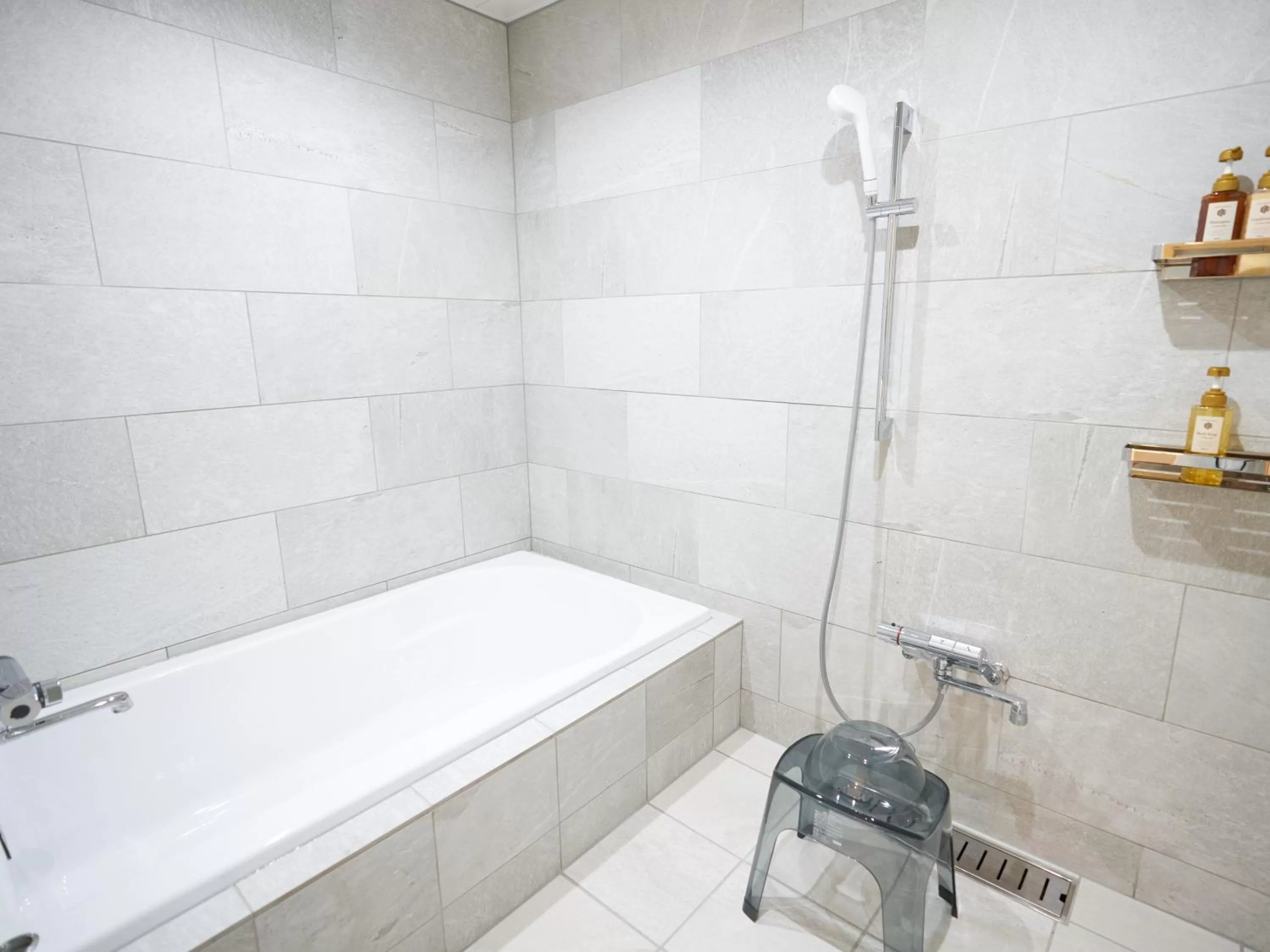 Shower in WeBase KAMAKURA