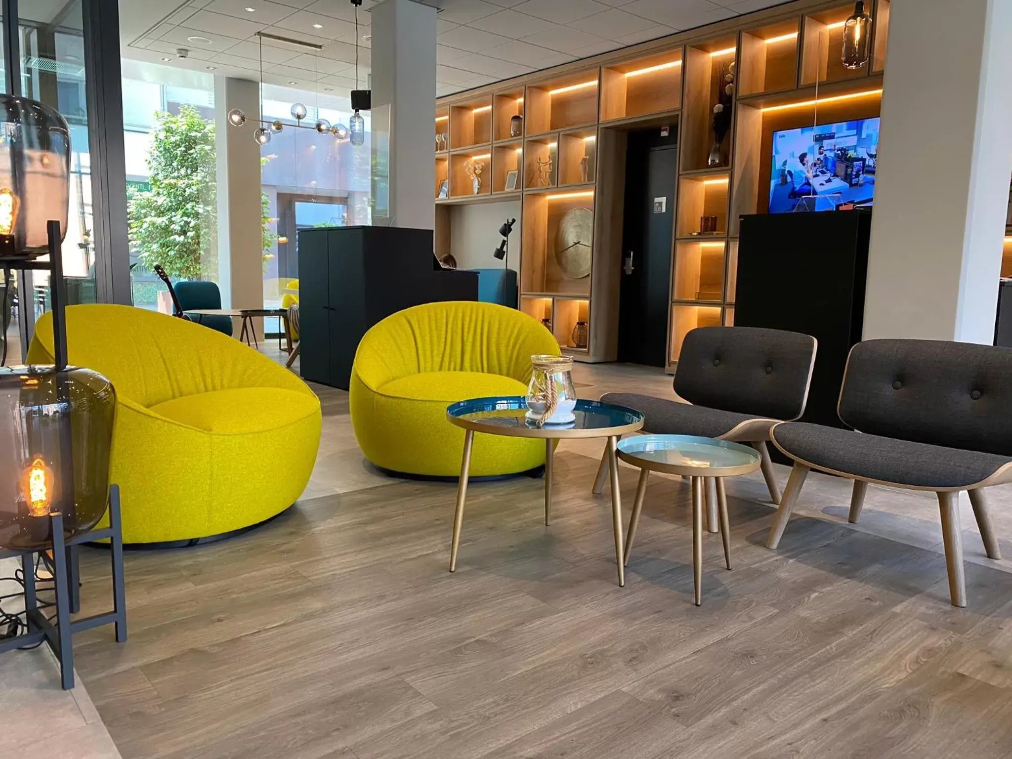 Lobby or reception, Seating Area in ibis budget Lugano Paradiso