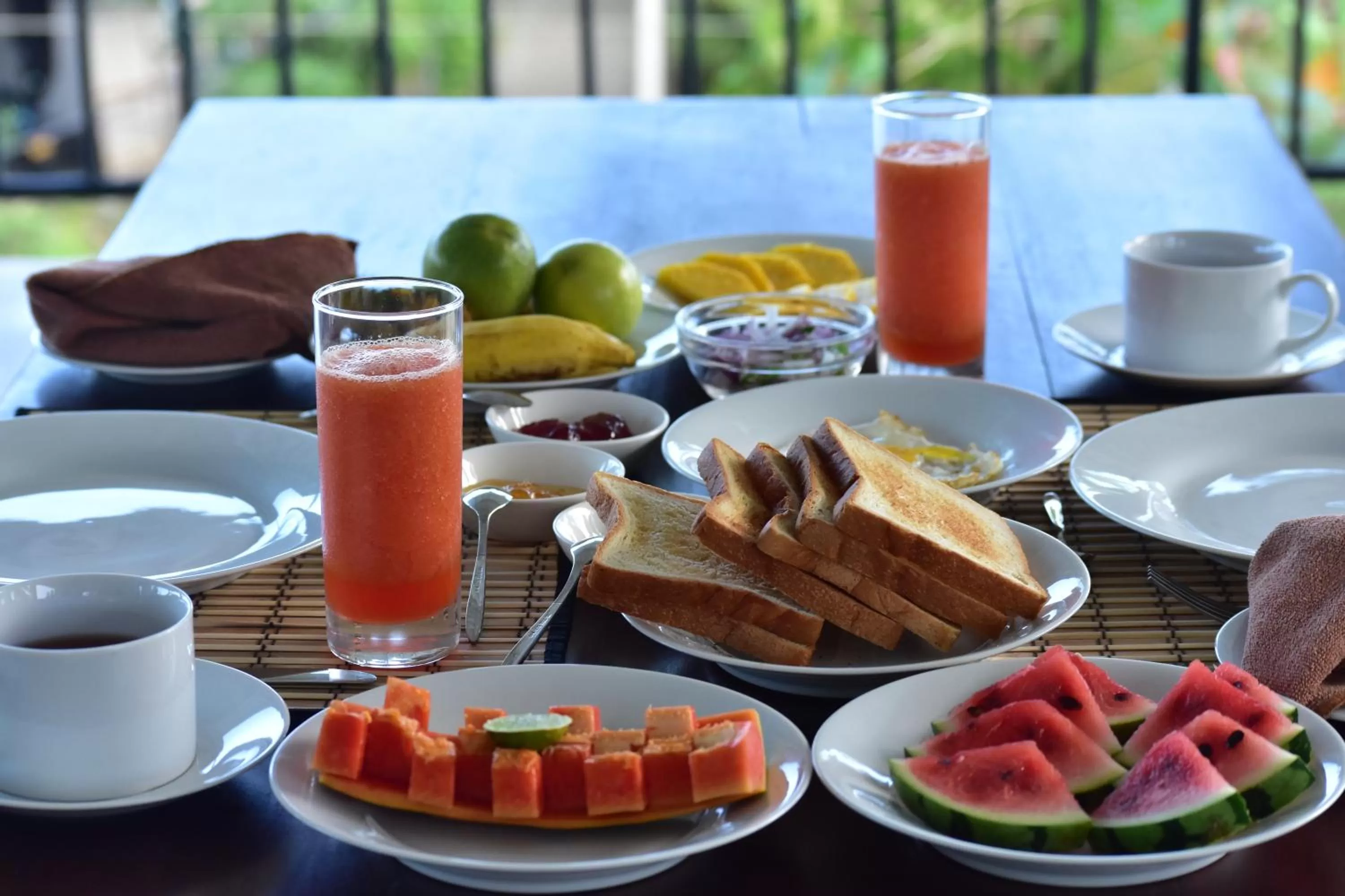 Food and drinks in Green Almond Hotel