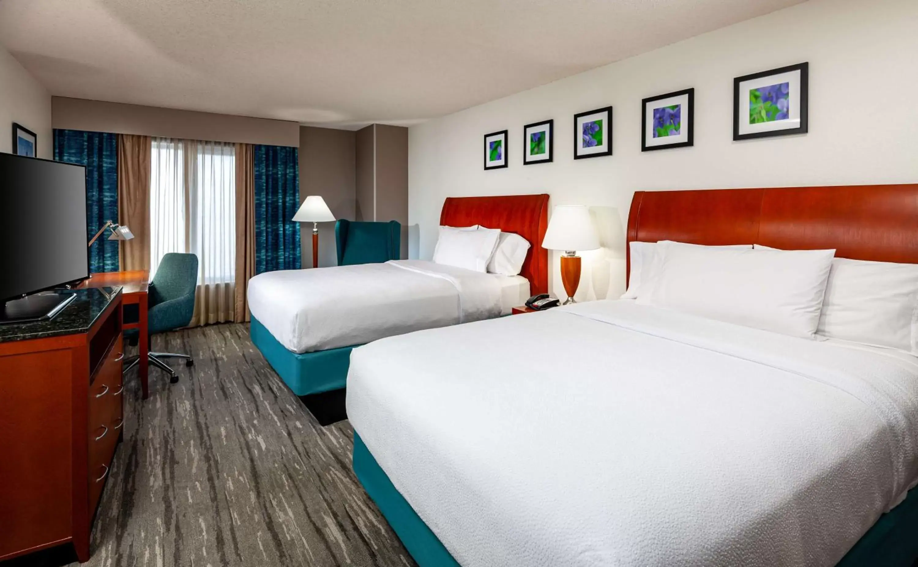 Bed in Hilton Garden Inn Chicago O'Hare Airport Bed in Hilton Garden Inn Chicago O'Hare Airport