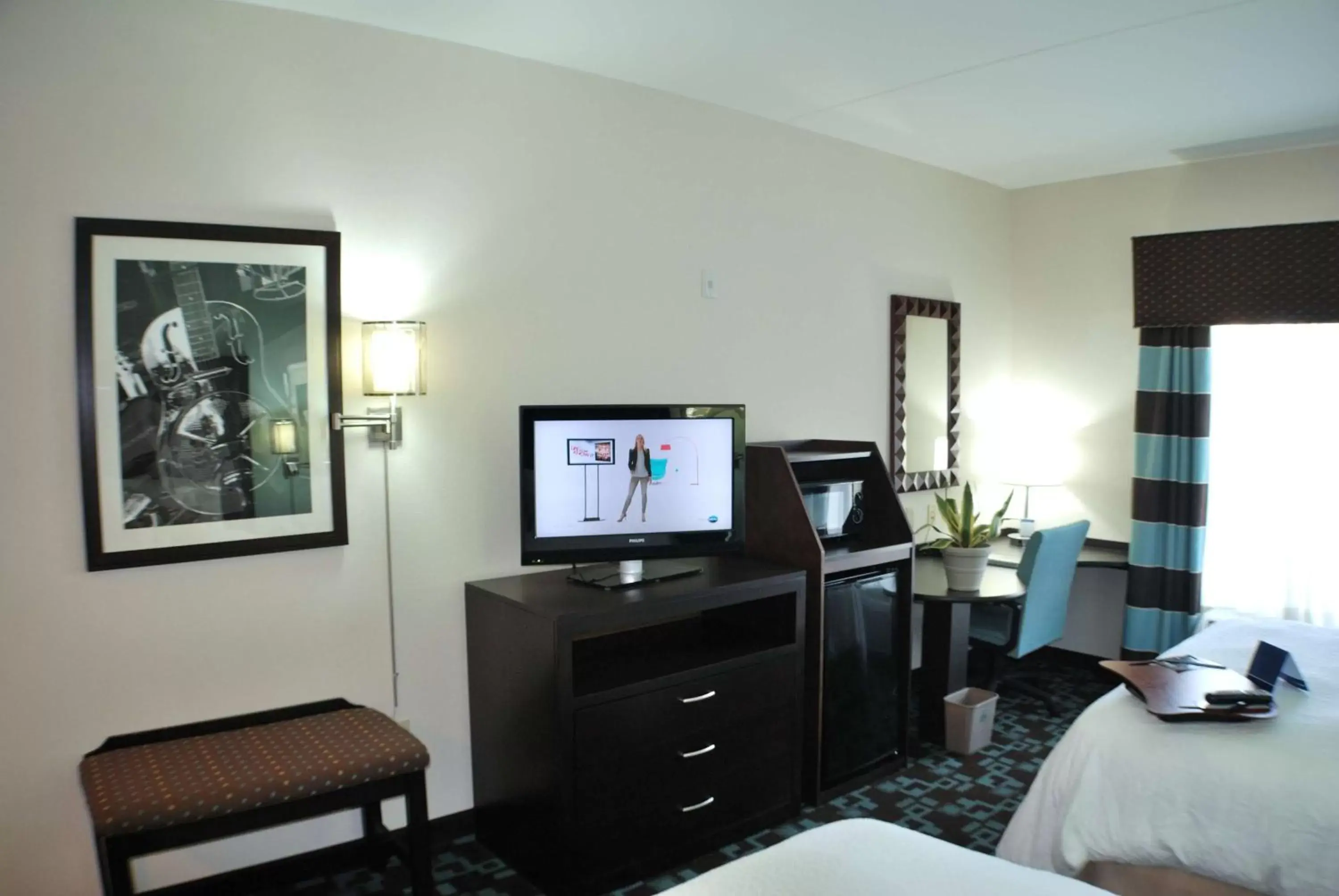 Bed, TV/Entertainment Center in Hampton Inn & Suites Nashville at Opryland