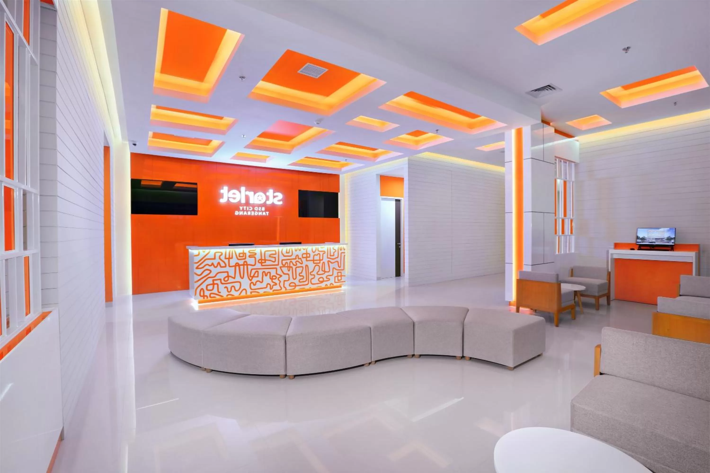 Lobby or reception in Starlet Hotel BSD City