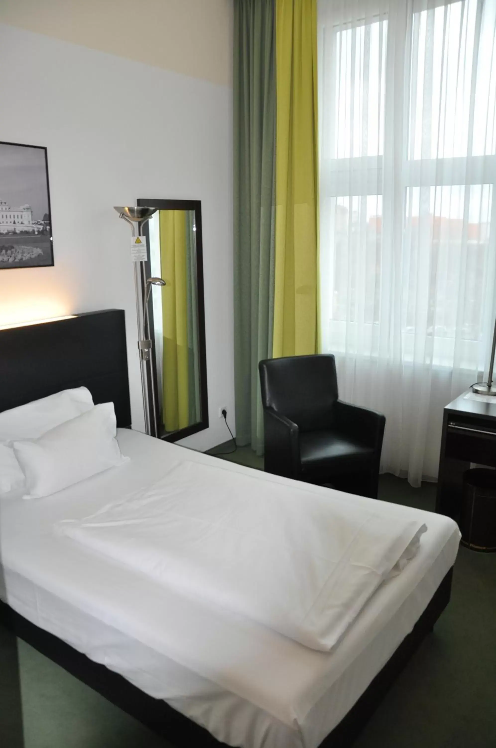 Photo of the whole room, Bed in Rainers Hotel Vienna