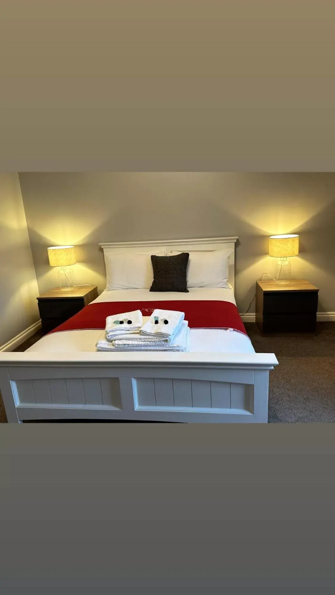 Bed in The Hinds Head Hotel