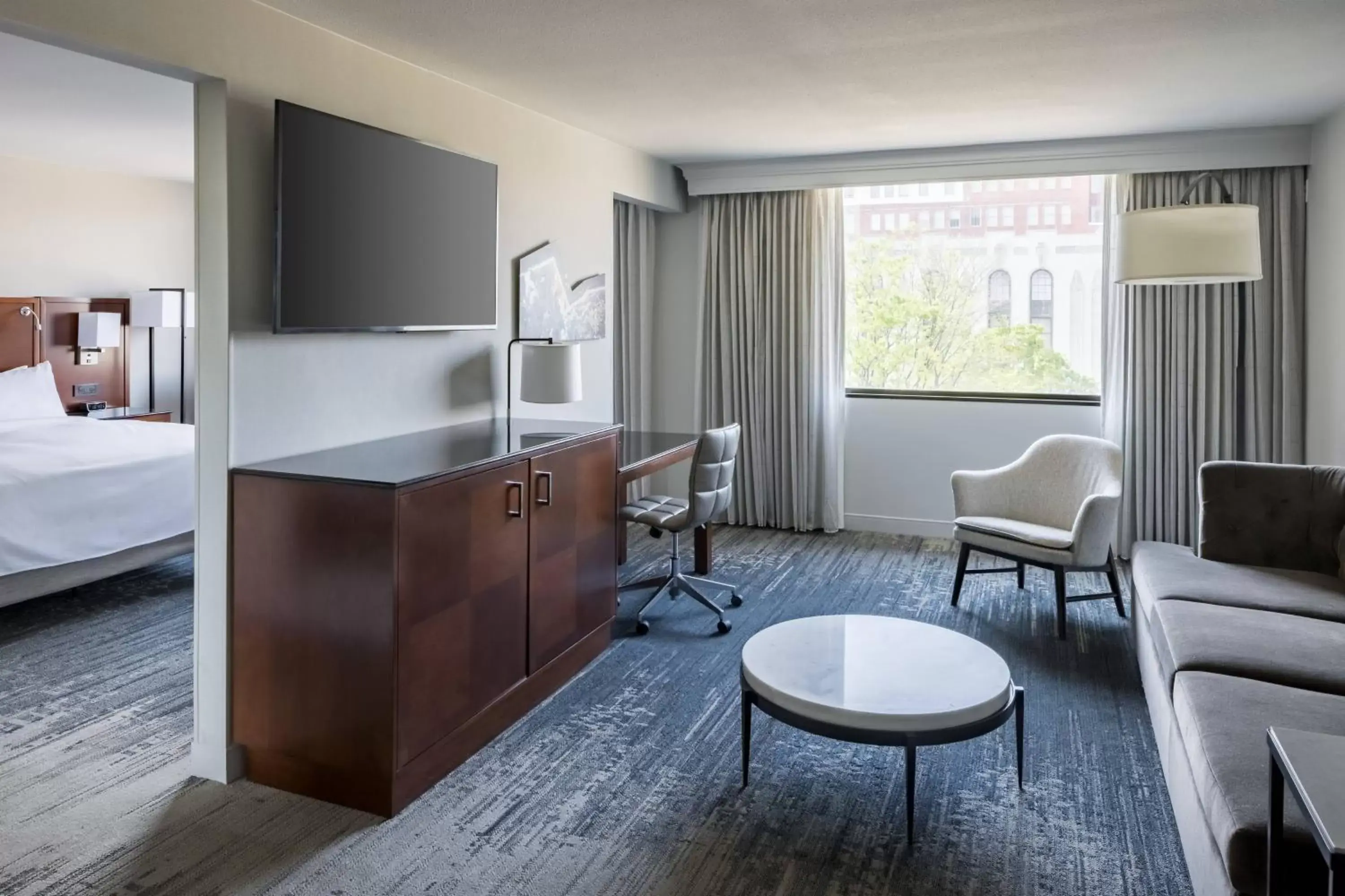 Bedroom, Bathroom in Richmond Marriott