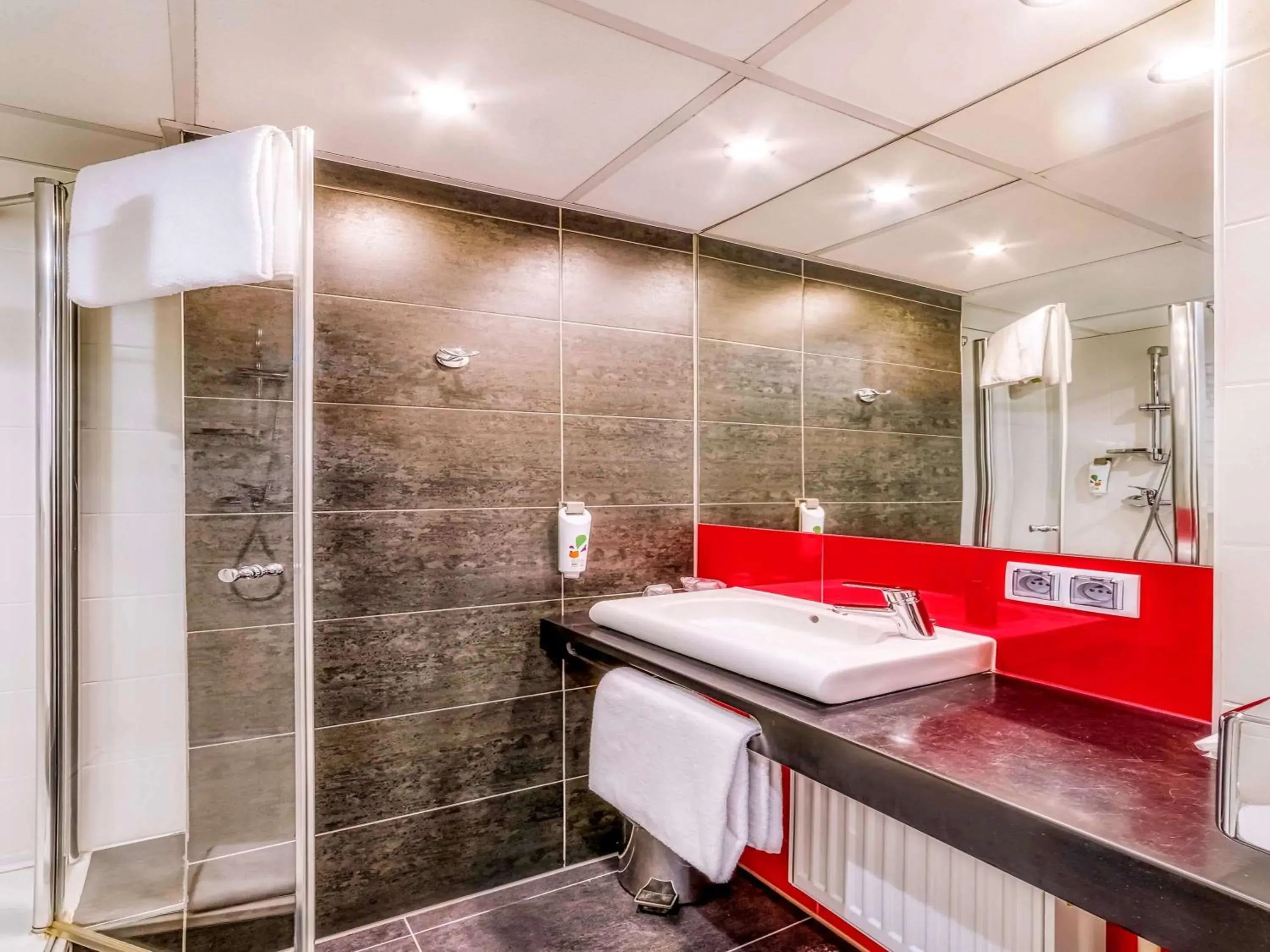 Photo of the whole room, Bathroom in Ibis Style Bielsko Biala