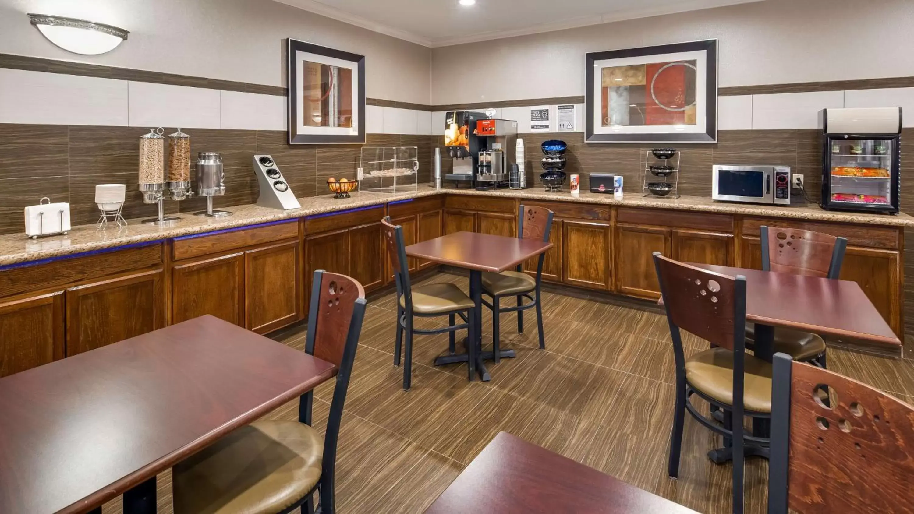 Restaurant/Places to Eat in Best Western Dayton Inn & Suites