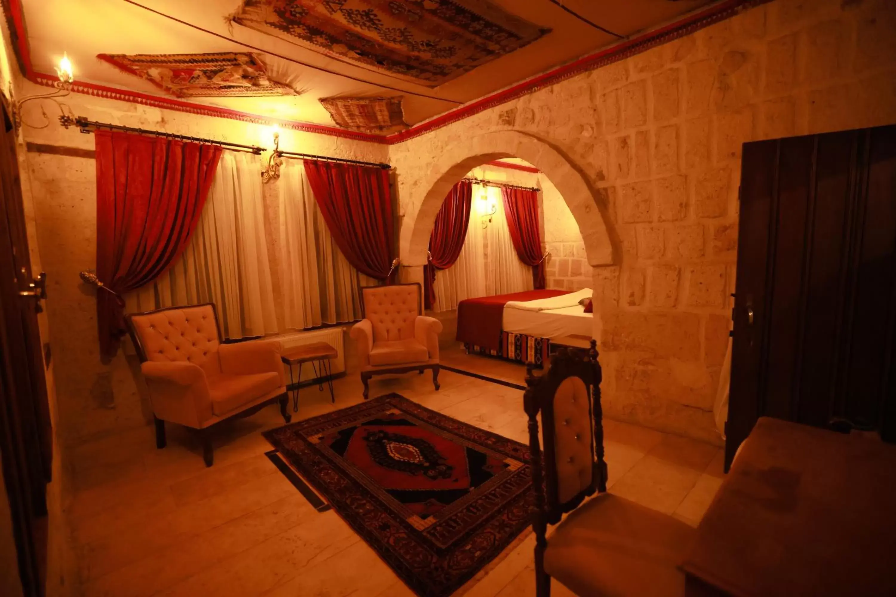 Photo of the whole room, Seating Area in Cappadocia Nar Cave House & Hot Swimming Pool