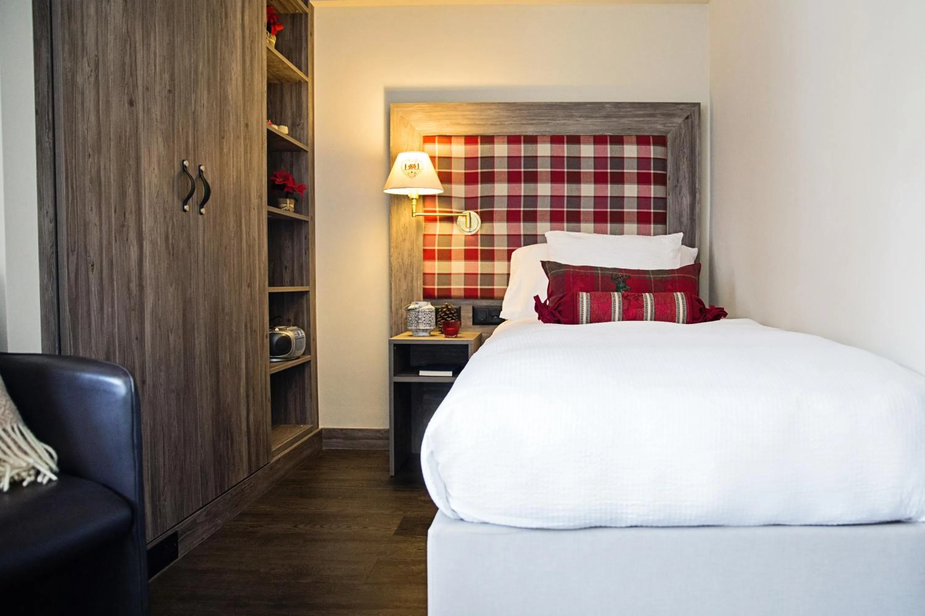 Cozy Mini Double Room - single occupancy in Hotel Bristol Verbier