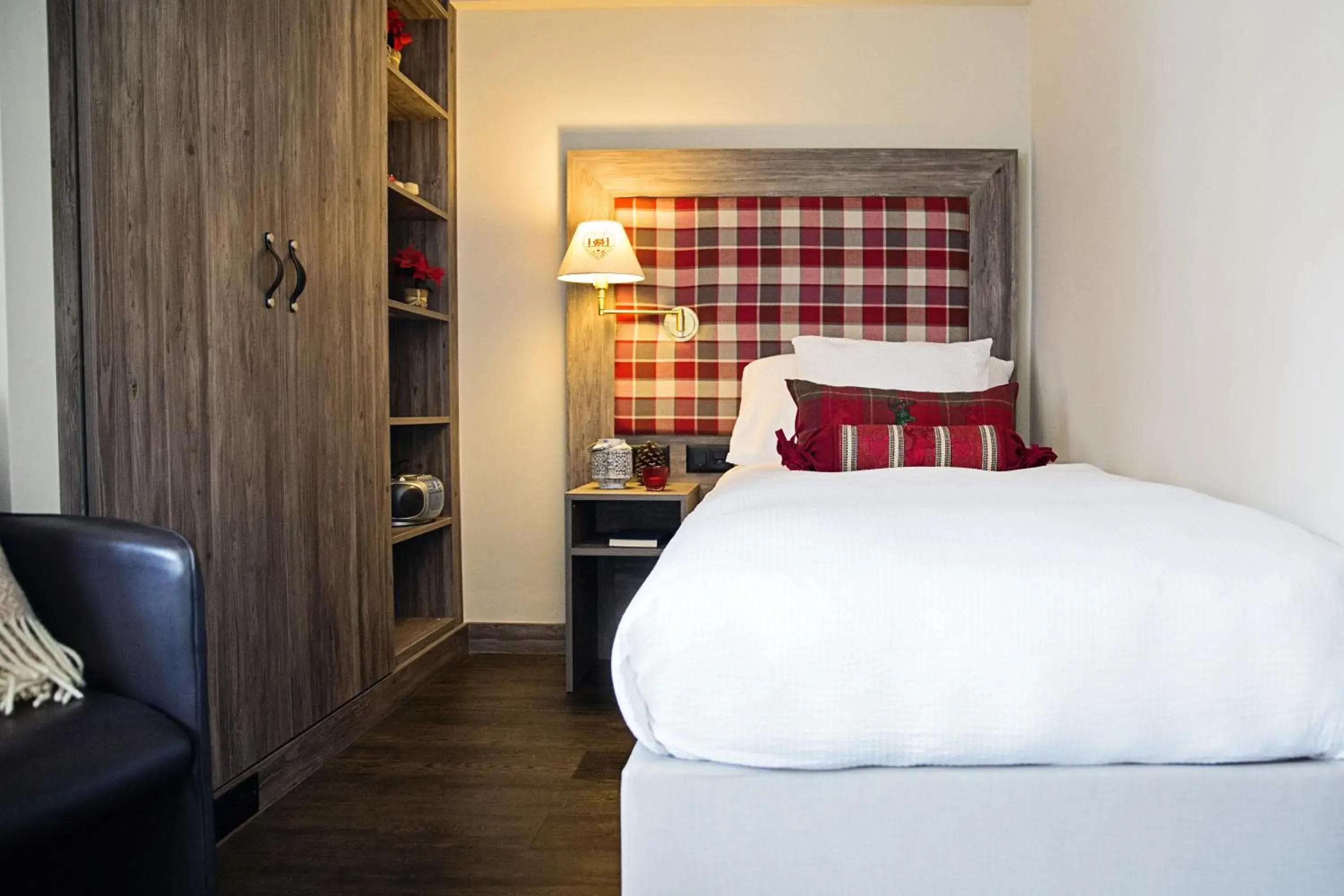 Cozy Mini Double Room - single occupancy in Hotel Bristol Verbier Cozy Mini Double Room - single occupancy in Hotel Bristol Verbier