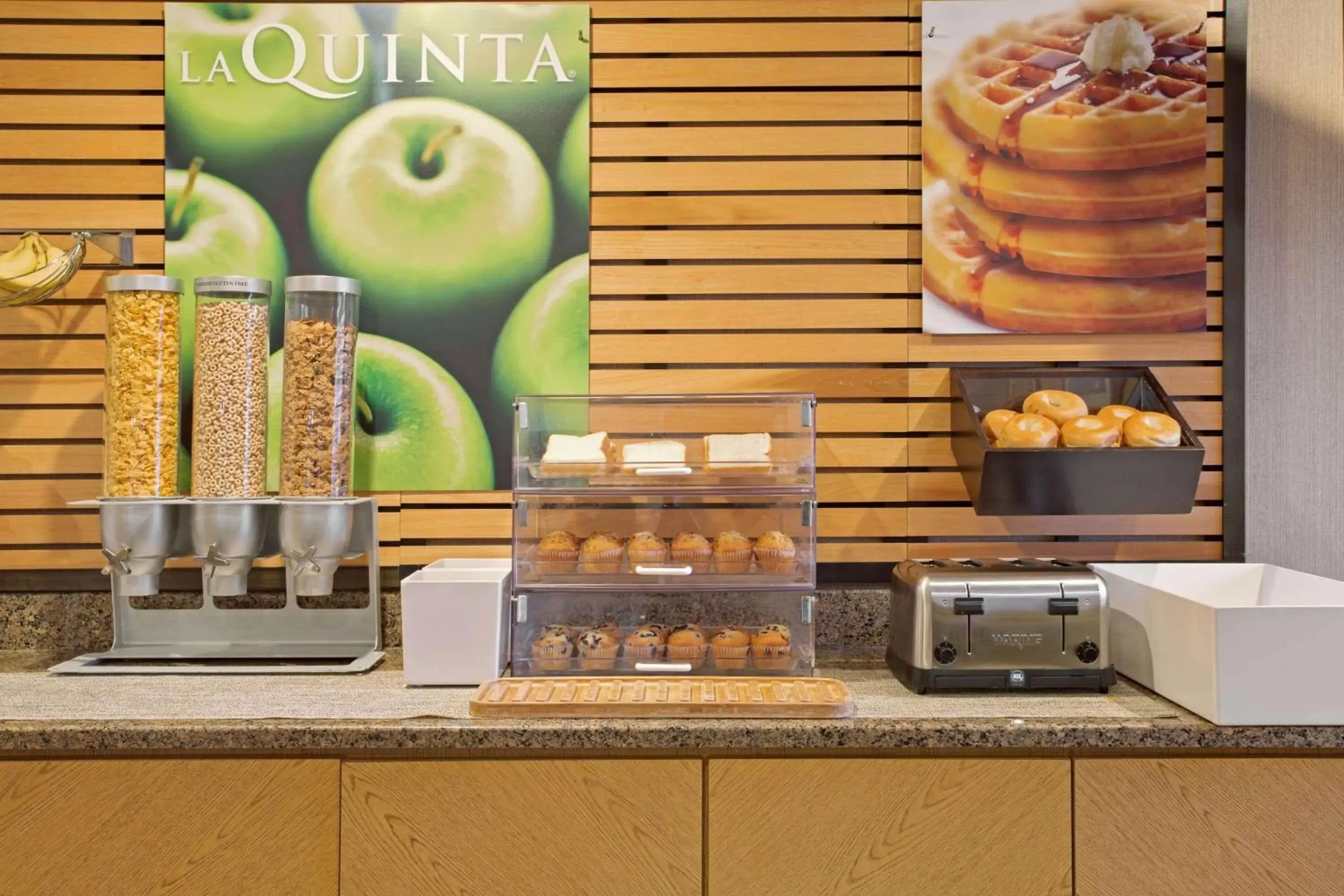 Restaurant/places to eat in La Quinta Inn by Wyndham Auburn Worcester