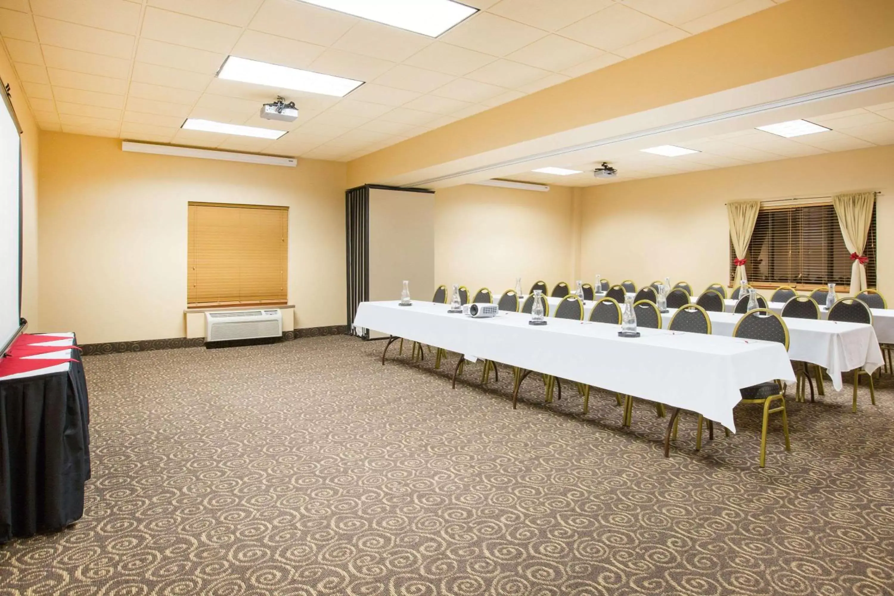 On site, Business Area/Conference Room in Ramada by Wyndham Des Moines Tropics Resort & Conference Ctr