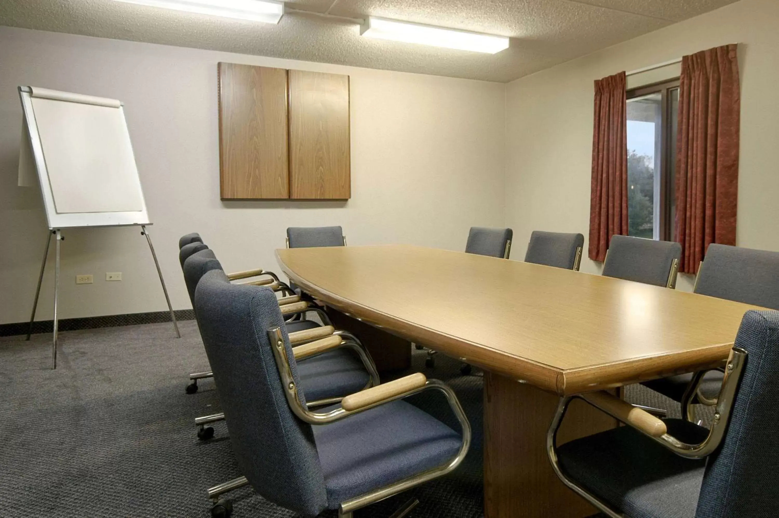 Meeting/conference room in Howard Johnson by Wyndham Portage La Prairie