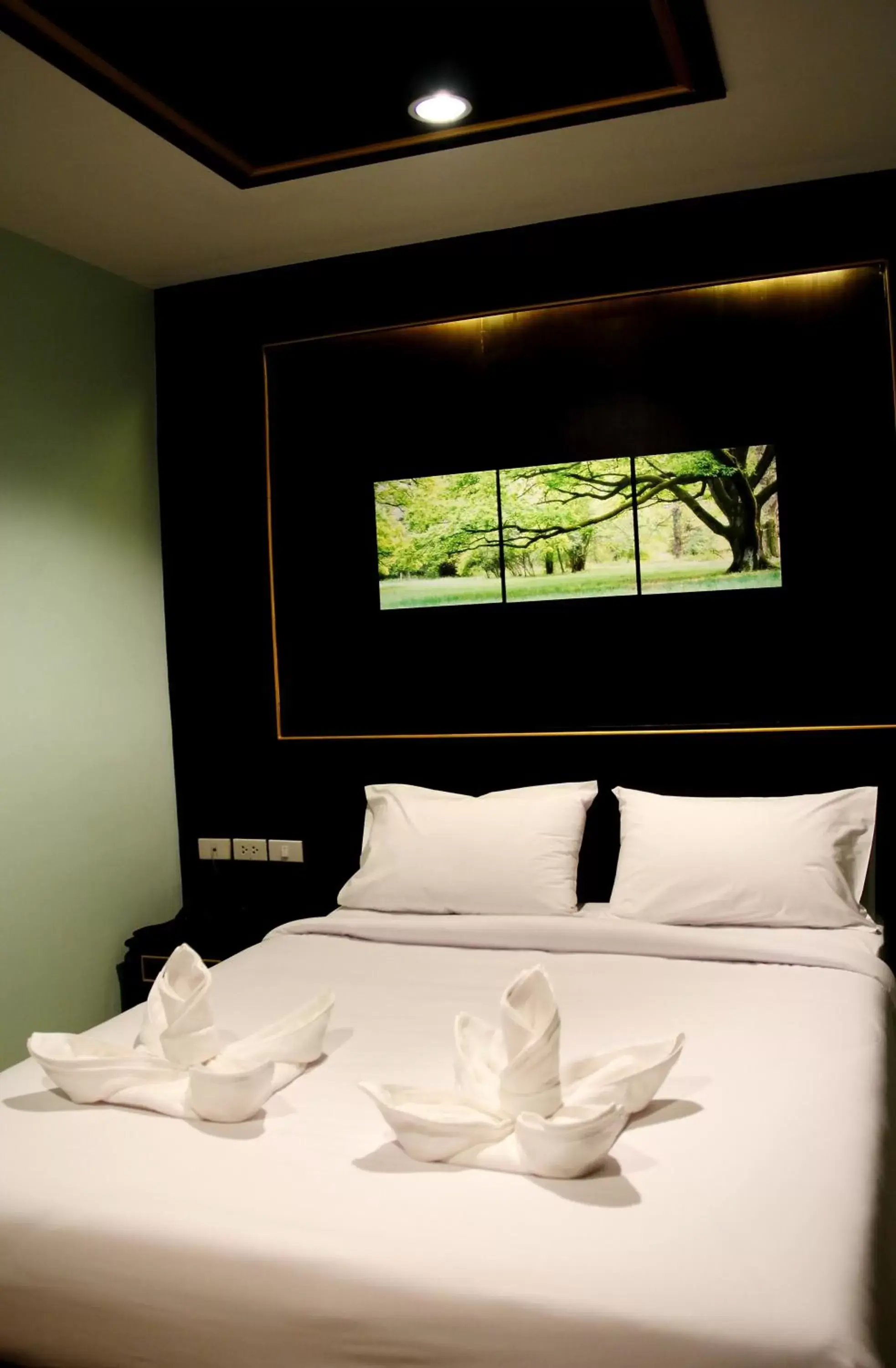 Bed, Room Photo in Metro Hotel & Spa