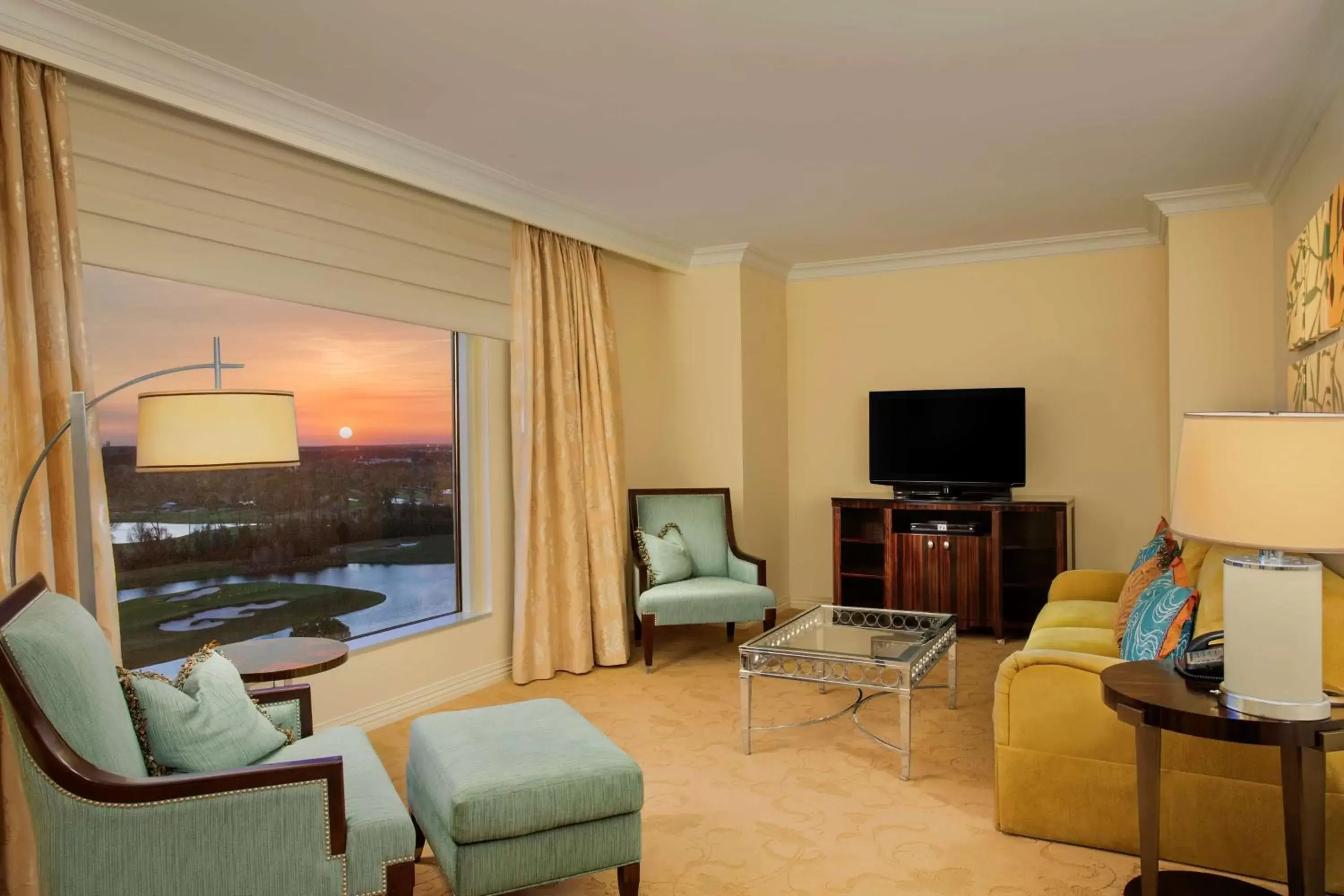 Living room, Seating Area in Waldorf Astoria Orlando