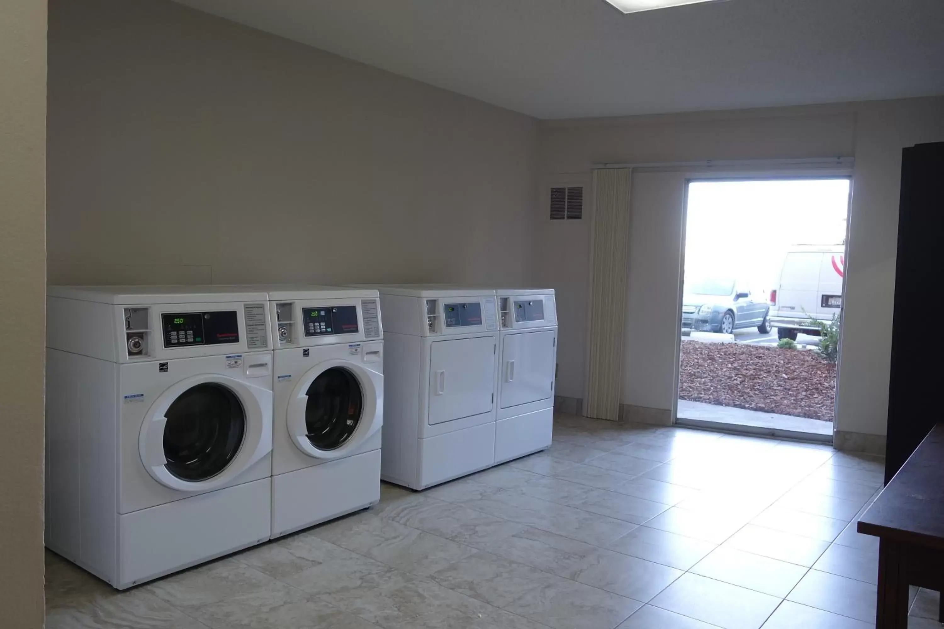 Area and facilities, Kitchen/Kitchenette in Ramada by Wyndham Sacramento