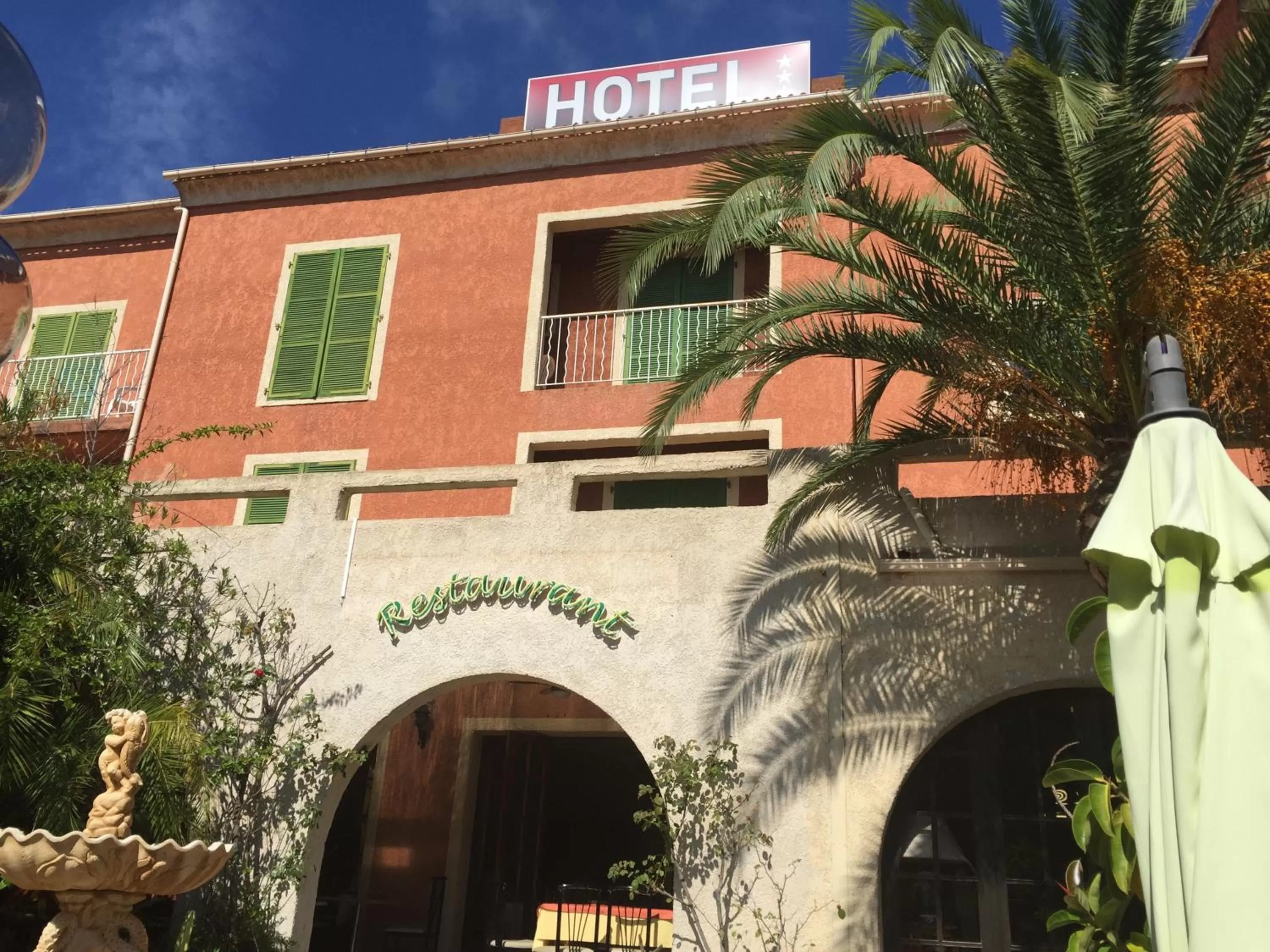 Facade/entrance in Castellu Rossu