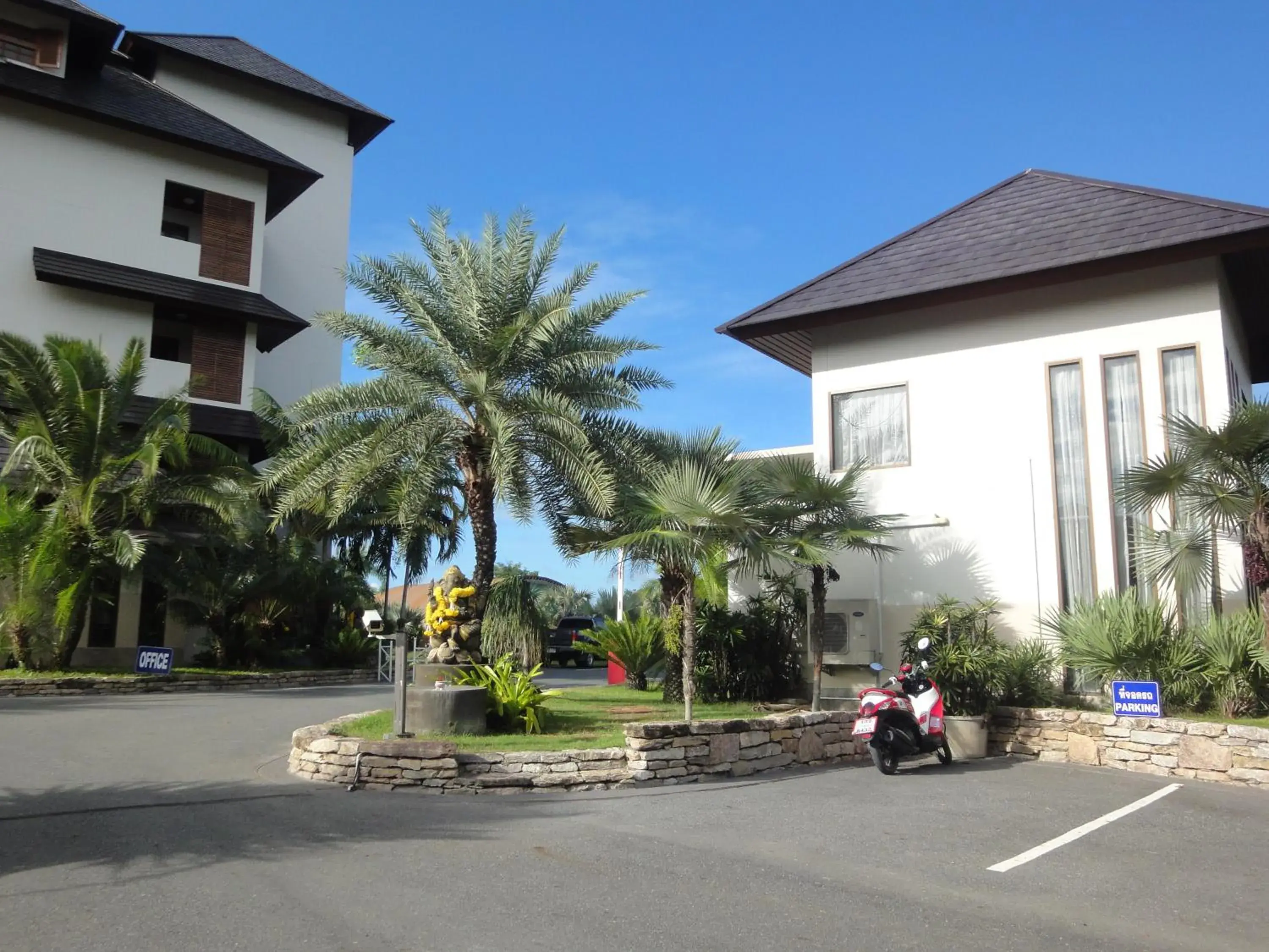 Facade/entrance, Property Building in Royal Place Banchang