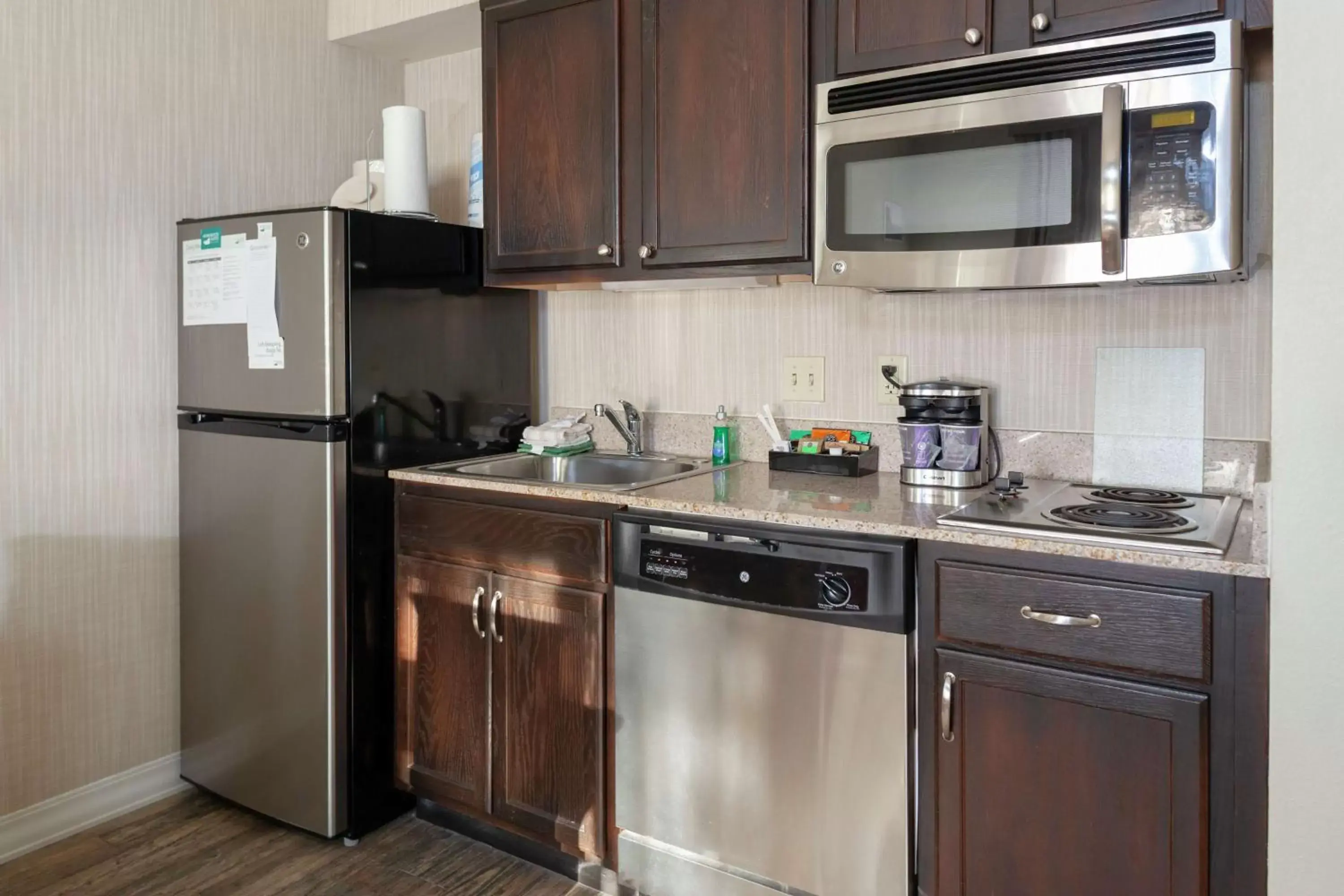 Kitchen or kitchenette, Kitchen/Kitchenette in Homewood Suites by Hilton Tallahassee