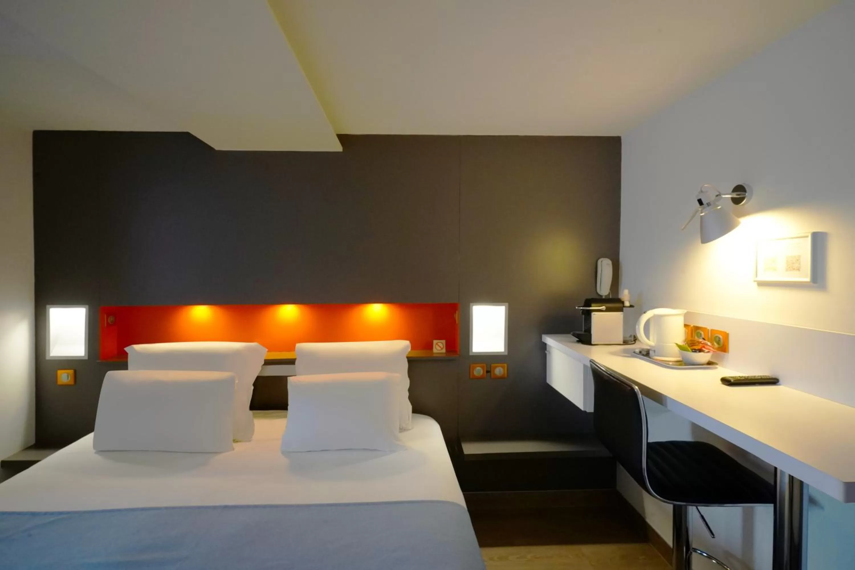 Bed in Hôtel Best Western The Wish Versailles