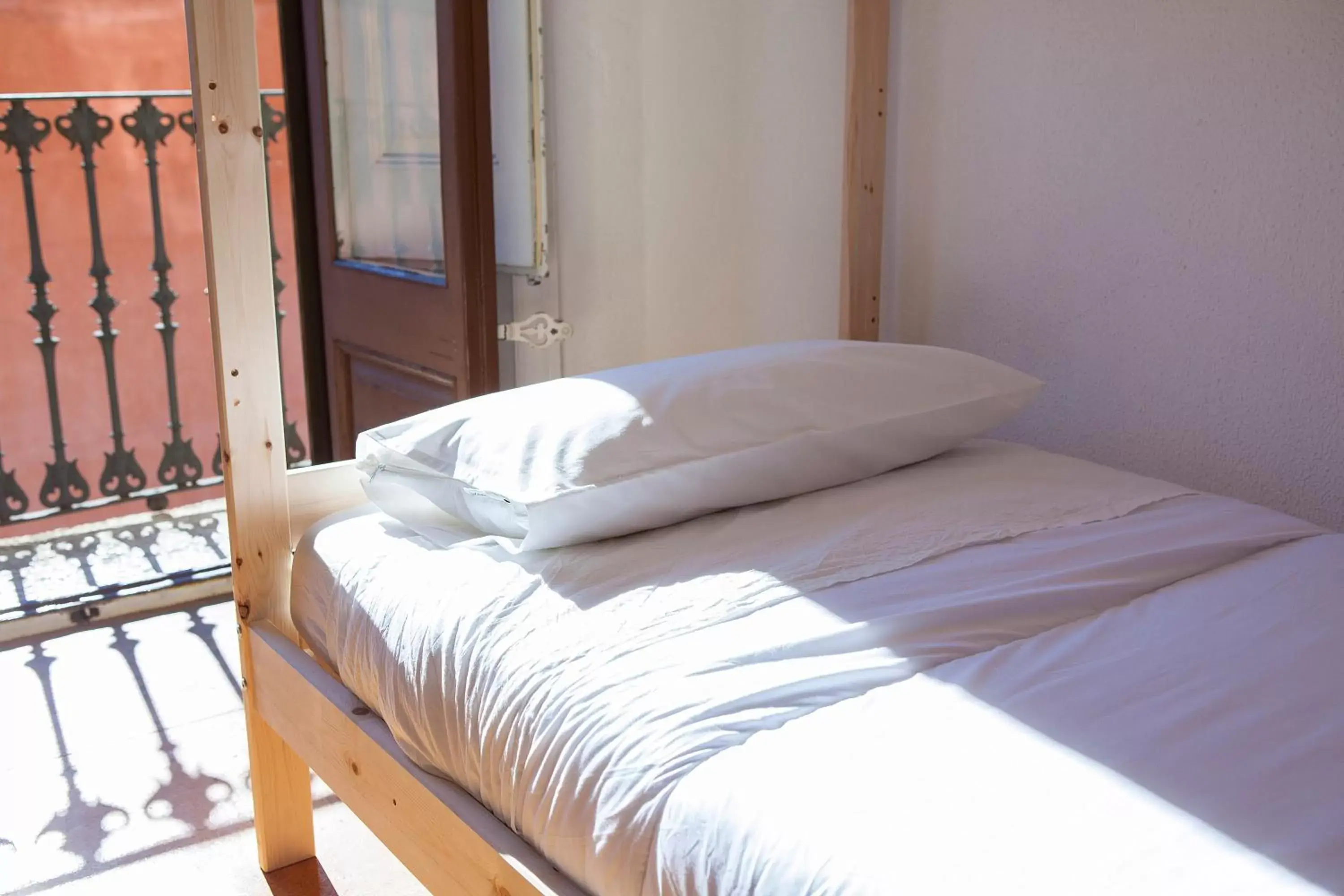 Property building, Bed in Bed in Girona