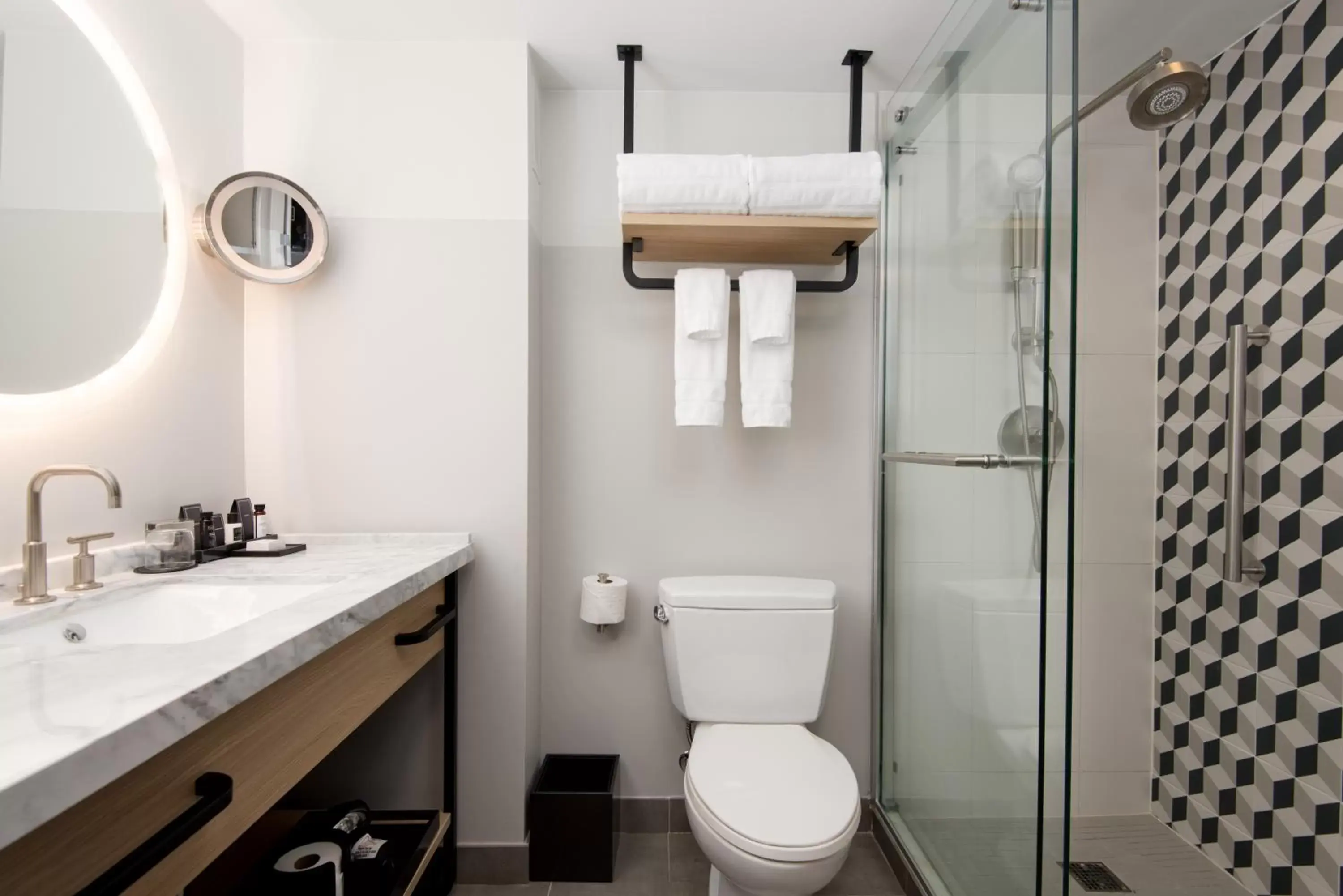 Shower, Bathroom in The Duniway Portland, A Hilton Hotel