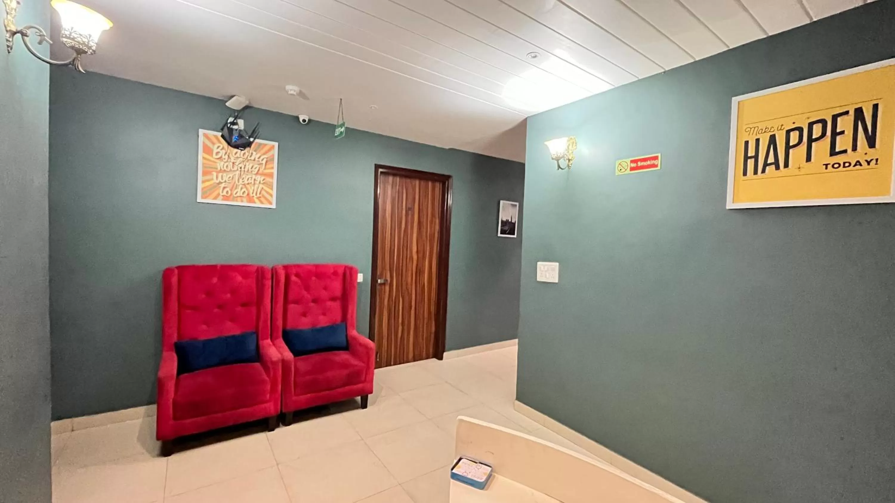 Seating area in Qotel Hotel Church House Rohini Sector 15