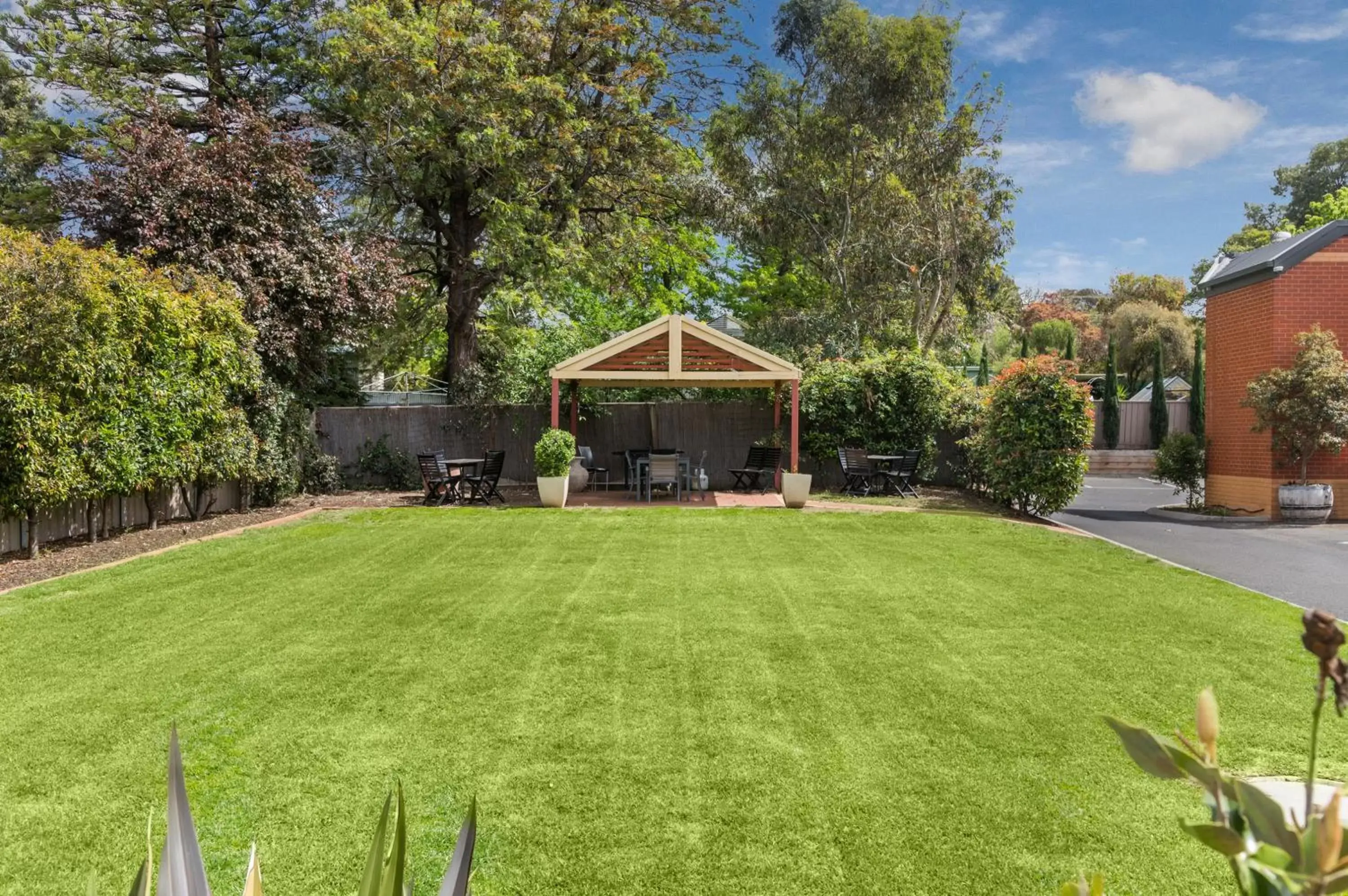 Garden in National Hotel Complex Bendigo