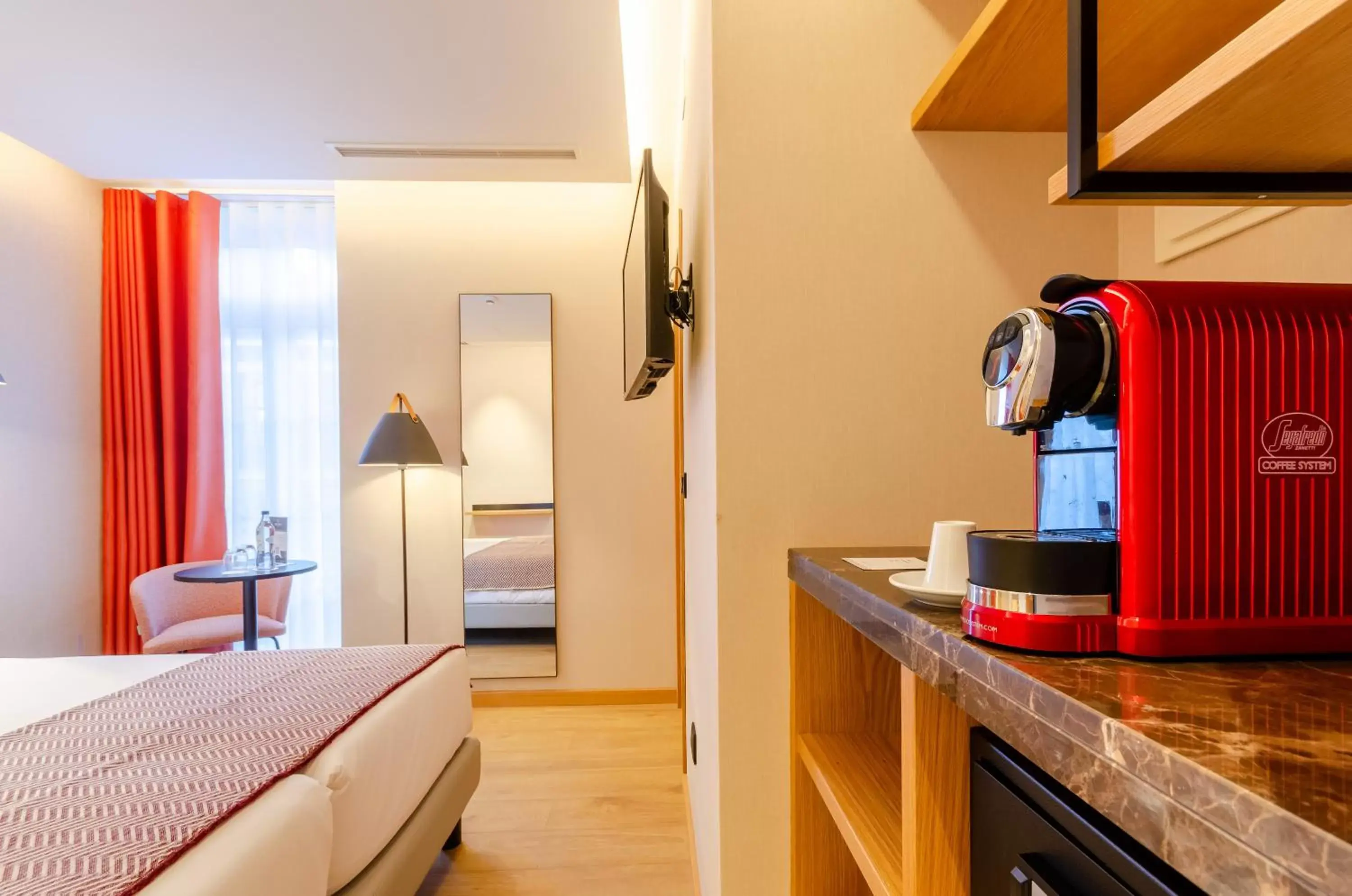 Coffee/tea facilities, Bed in Rossio Plaza Hotel Coffee/tea facilities, Bed in Rossio Plaza Hotel