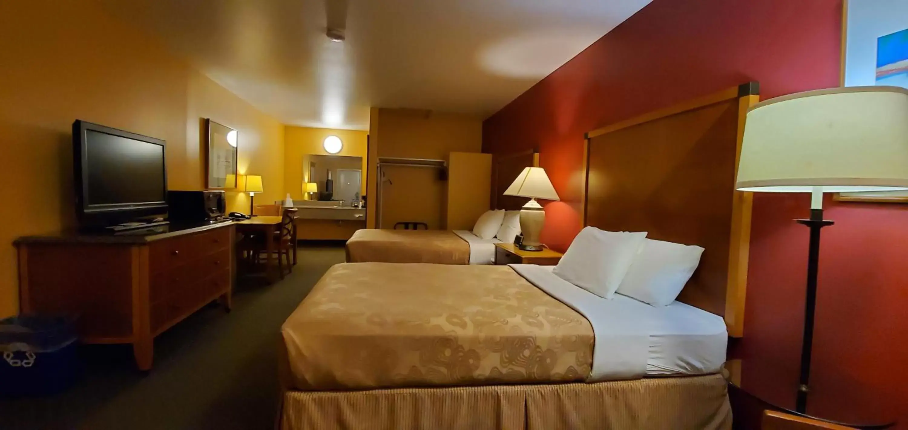 Bed in Olympic View Inn Bed in Olympic View Inn