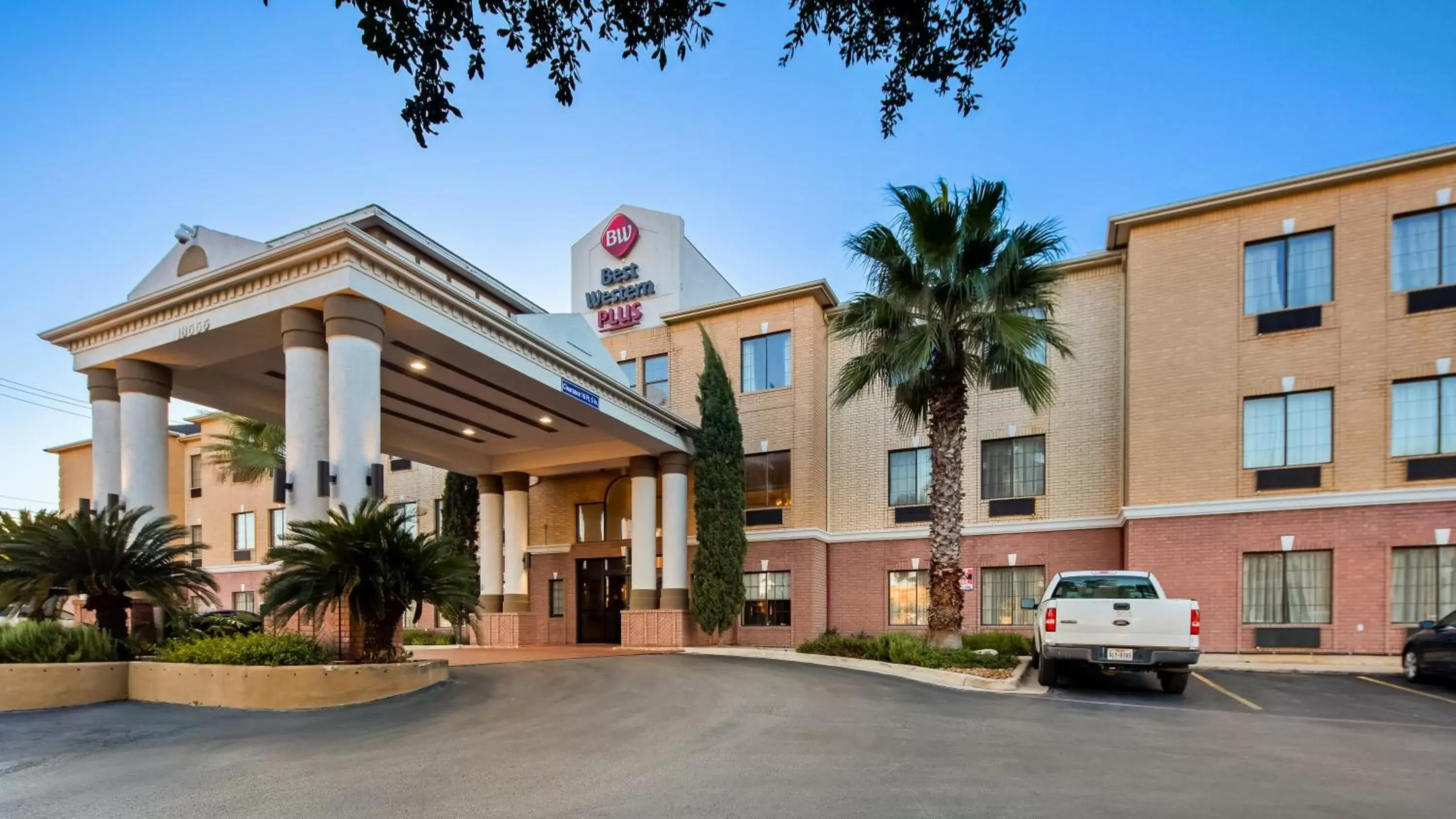 Property Building in Best Western Plus Hill Country Suites - San Antonio