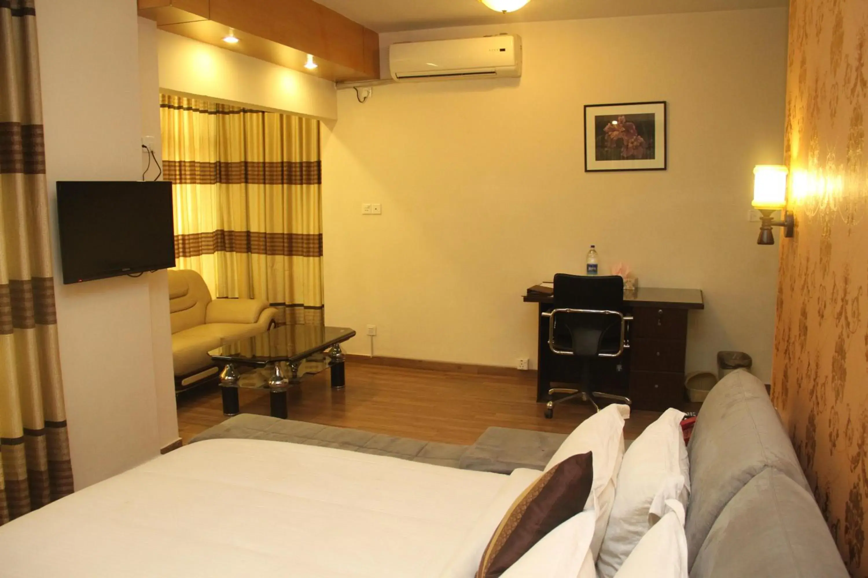 Bedroom, Bed in Century Park Residence Bedroom, Bed in Century Park Residence