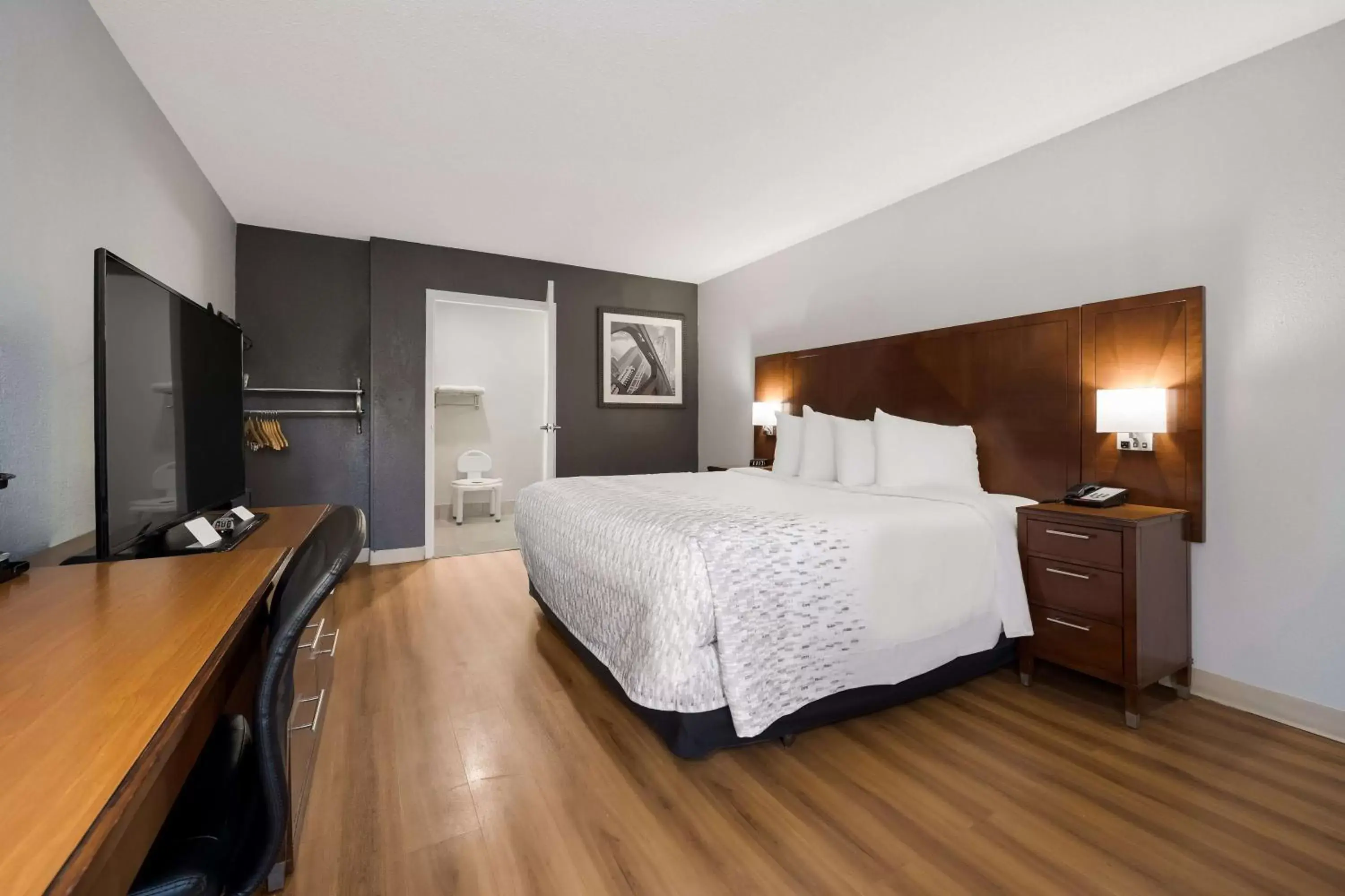 Bedroom, Bed in SureStay Hotel by Best Western Rockford East