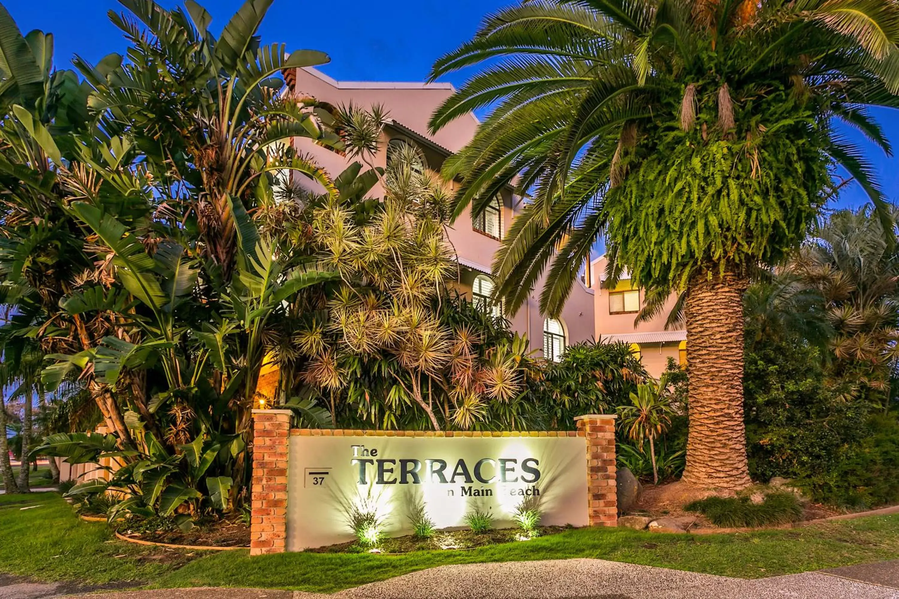 Property Building in The Terraces Main Beach