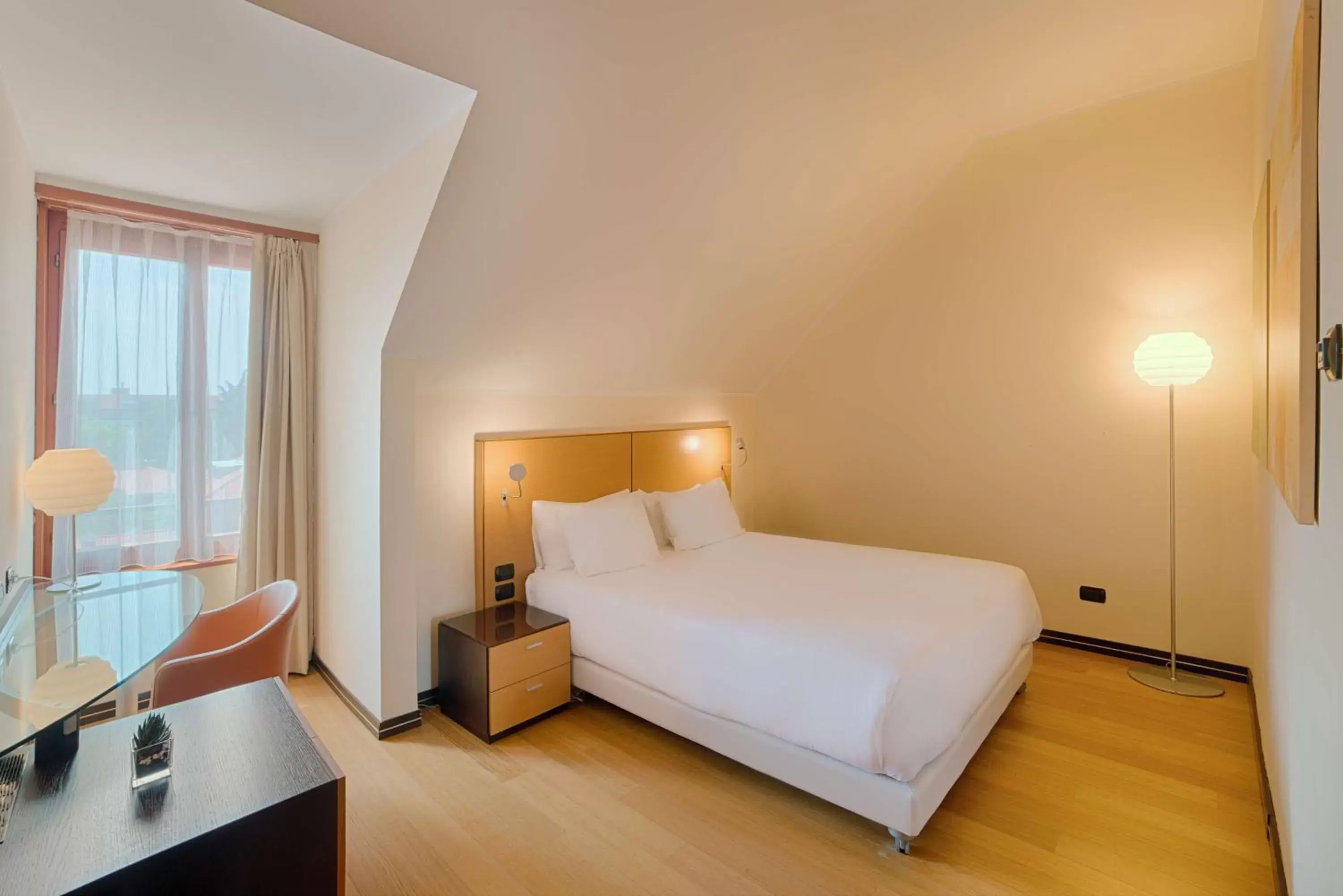 Photo of the whole room, Bed in NH Milano 2 Residence