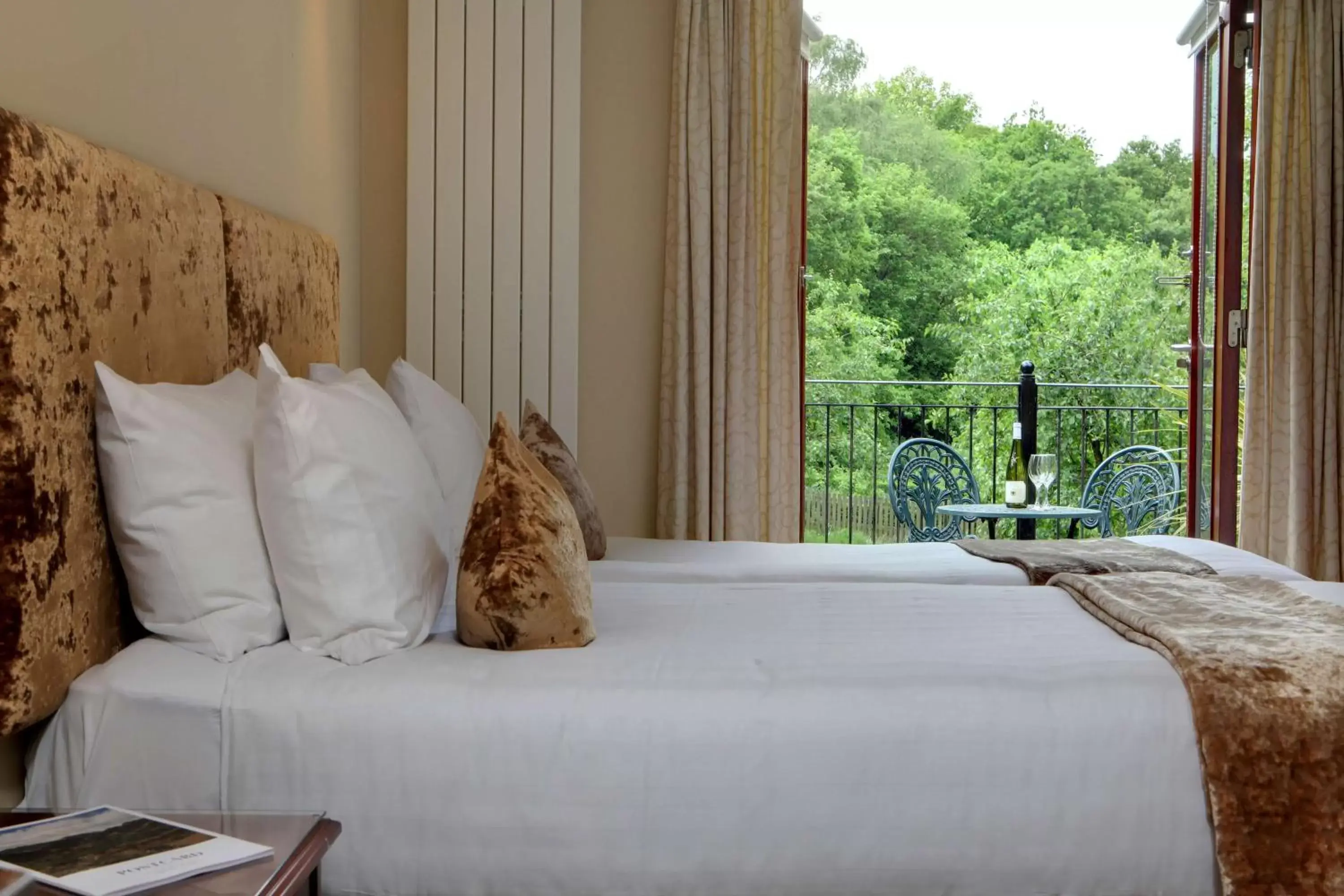 Executive Double Room with Balcony in Best Western PLUS Grim's Dyke Hotel Executive Double Room with Balcony in Best Western PLUS Grim's Dyke Hotel