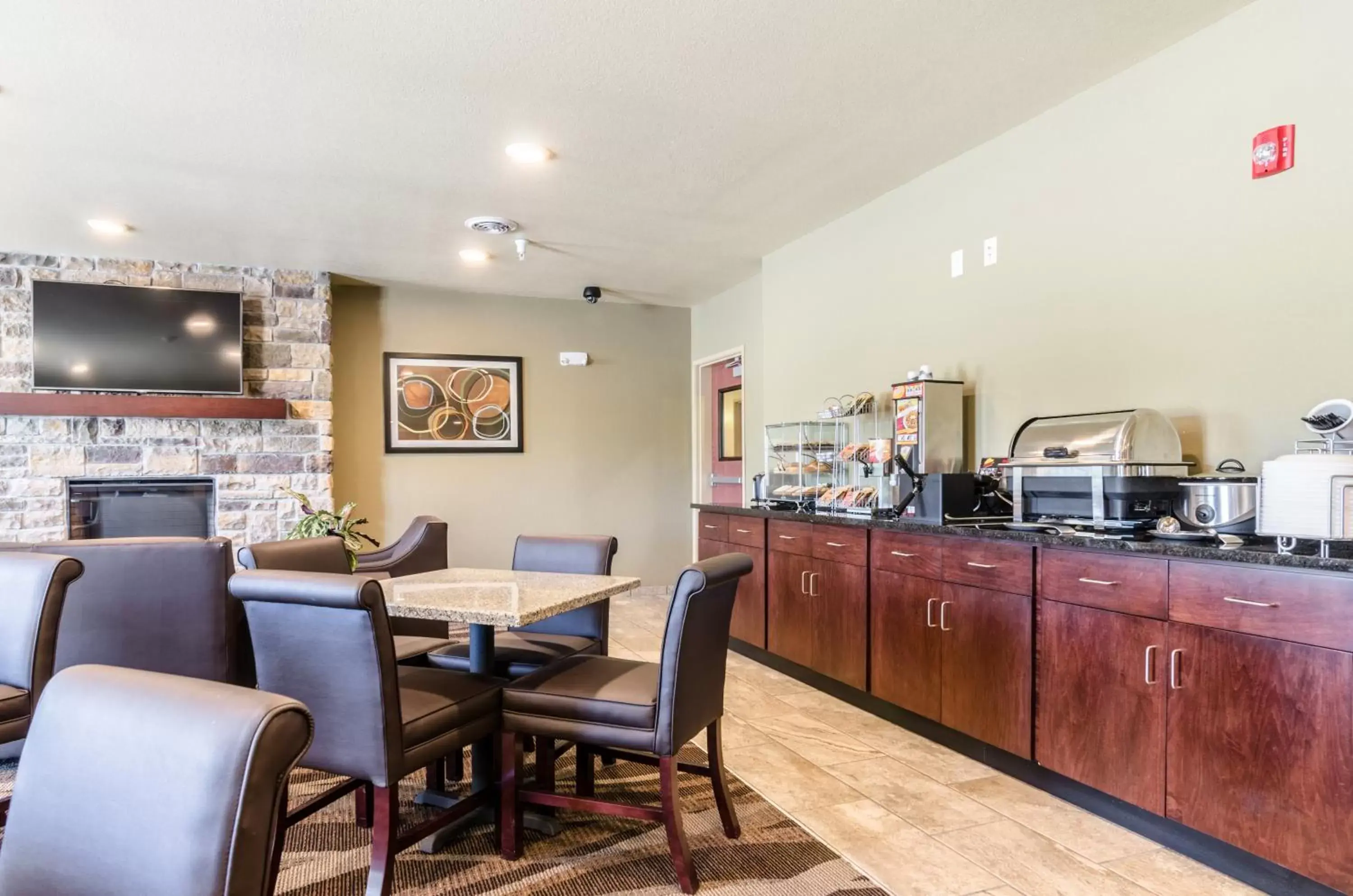 Coffee/tea facilities, Restaurant/Places to Eat in Cobblestone Inn & Suites - Ord