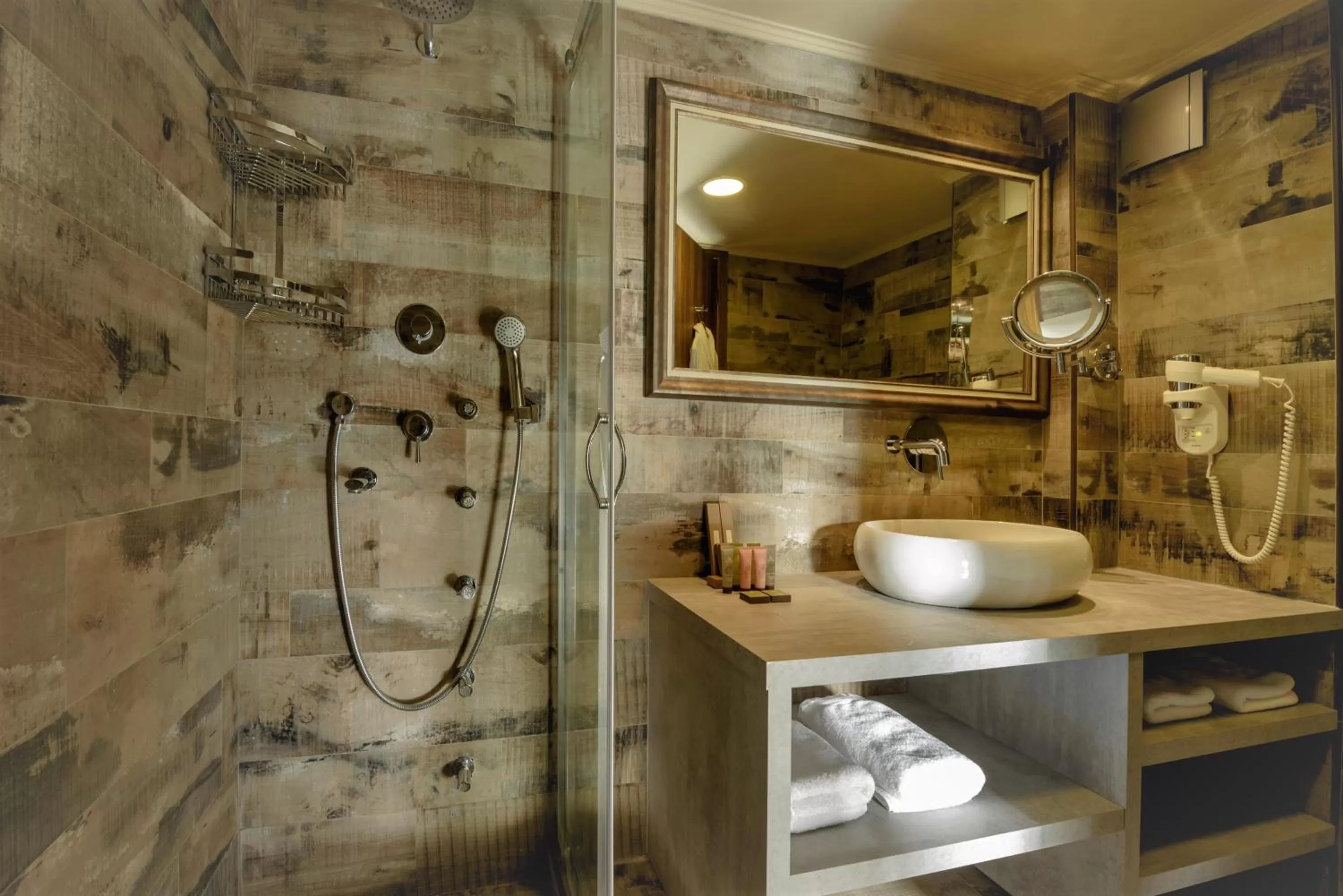 Bathroom in Congo Palace