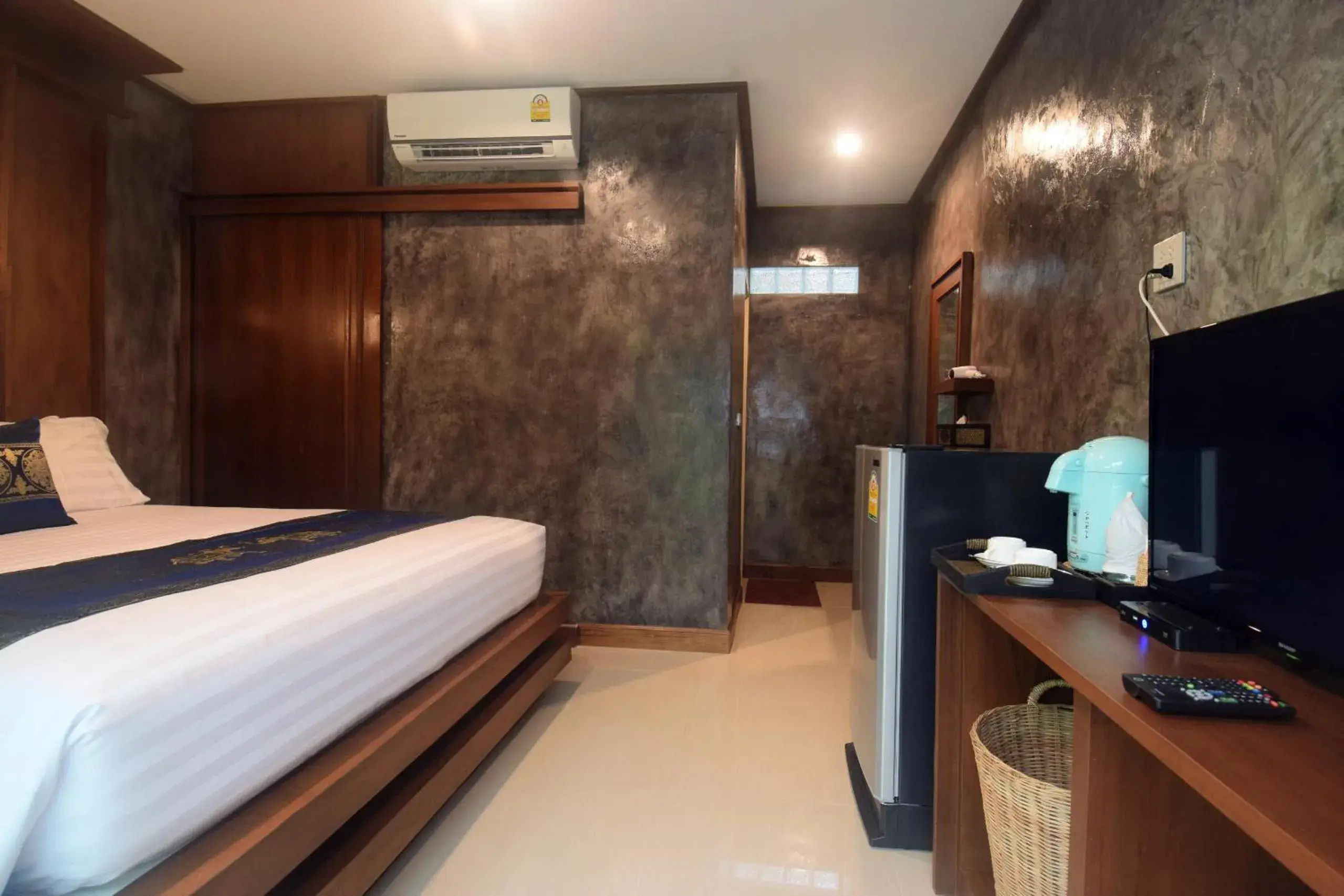 Bed, Bathroom in BaanPhong Lanta