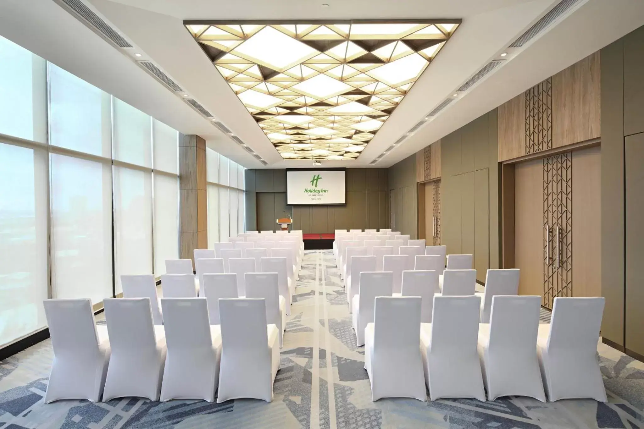 Meeting/conference room in Holiday Inn Cebu City, an IHG Hotel