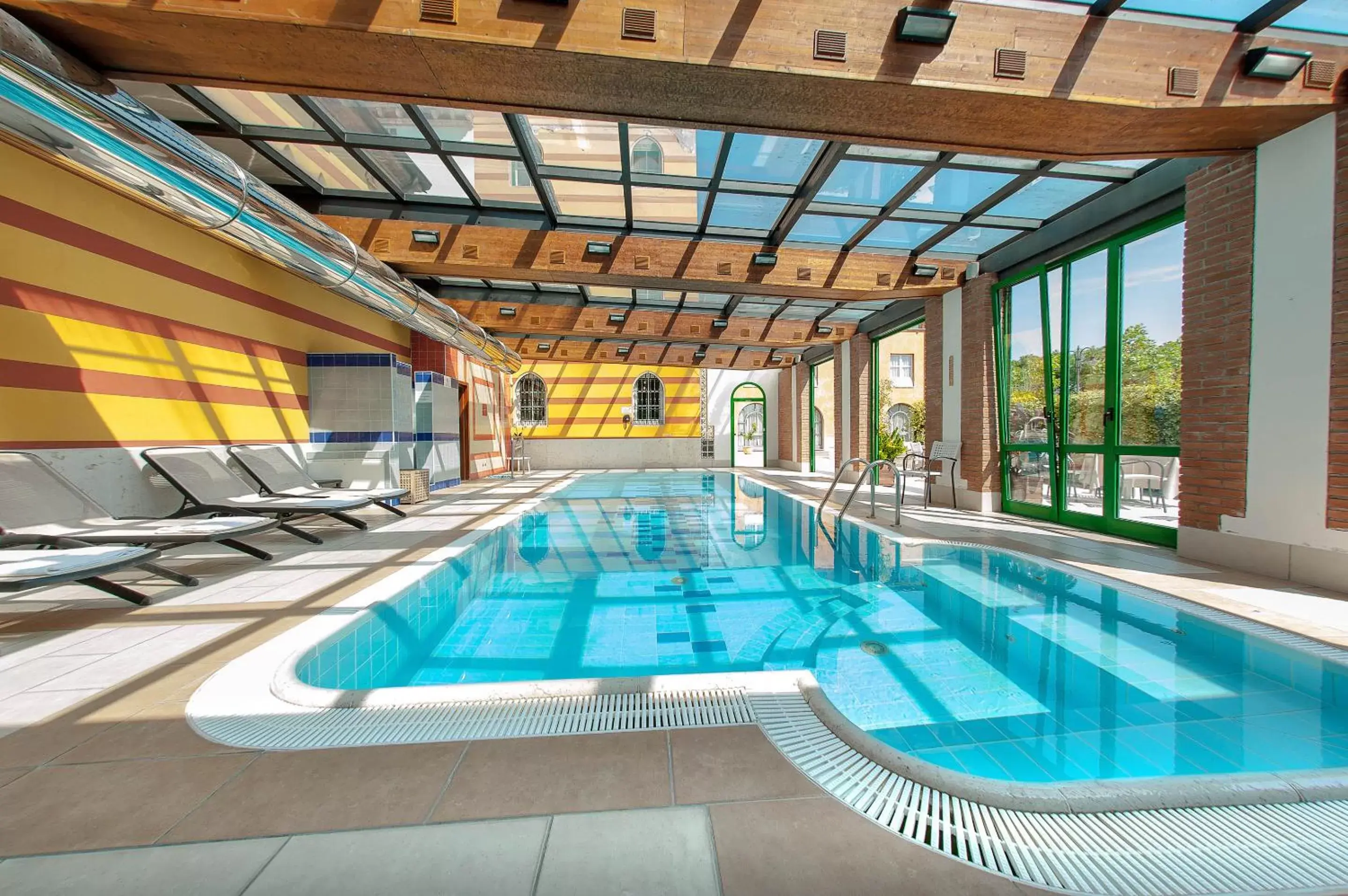 Swimming Pool in Hotel Villa Malaspina