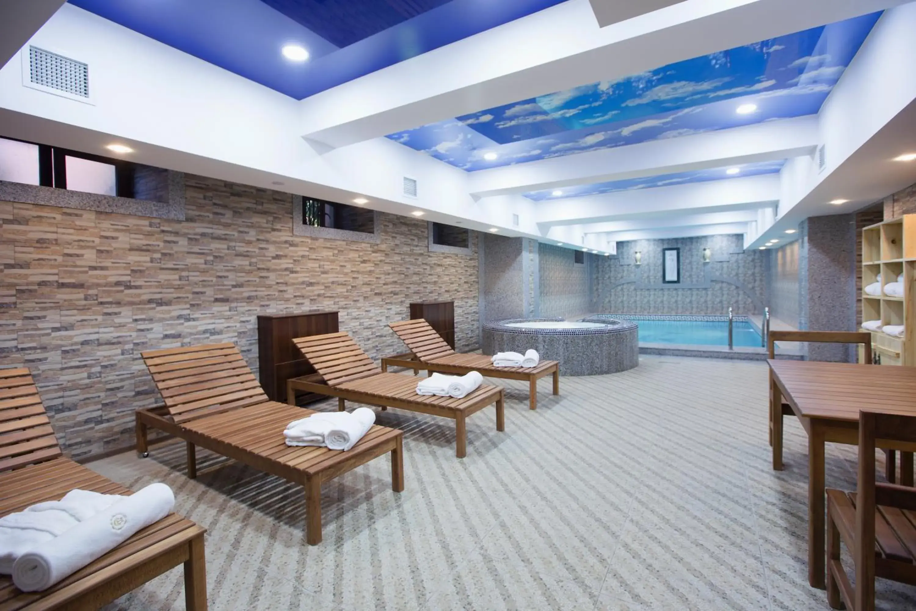 Sauna, Swimming Pool in Central Hotel