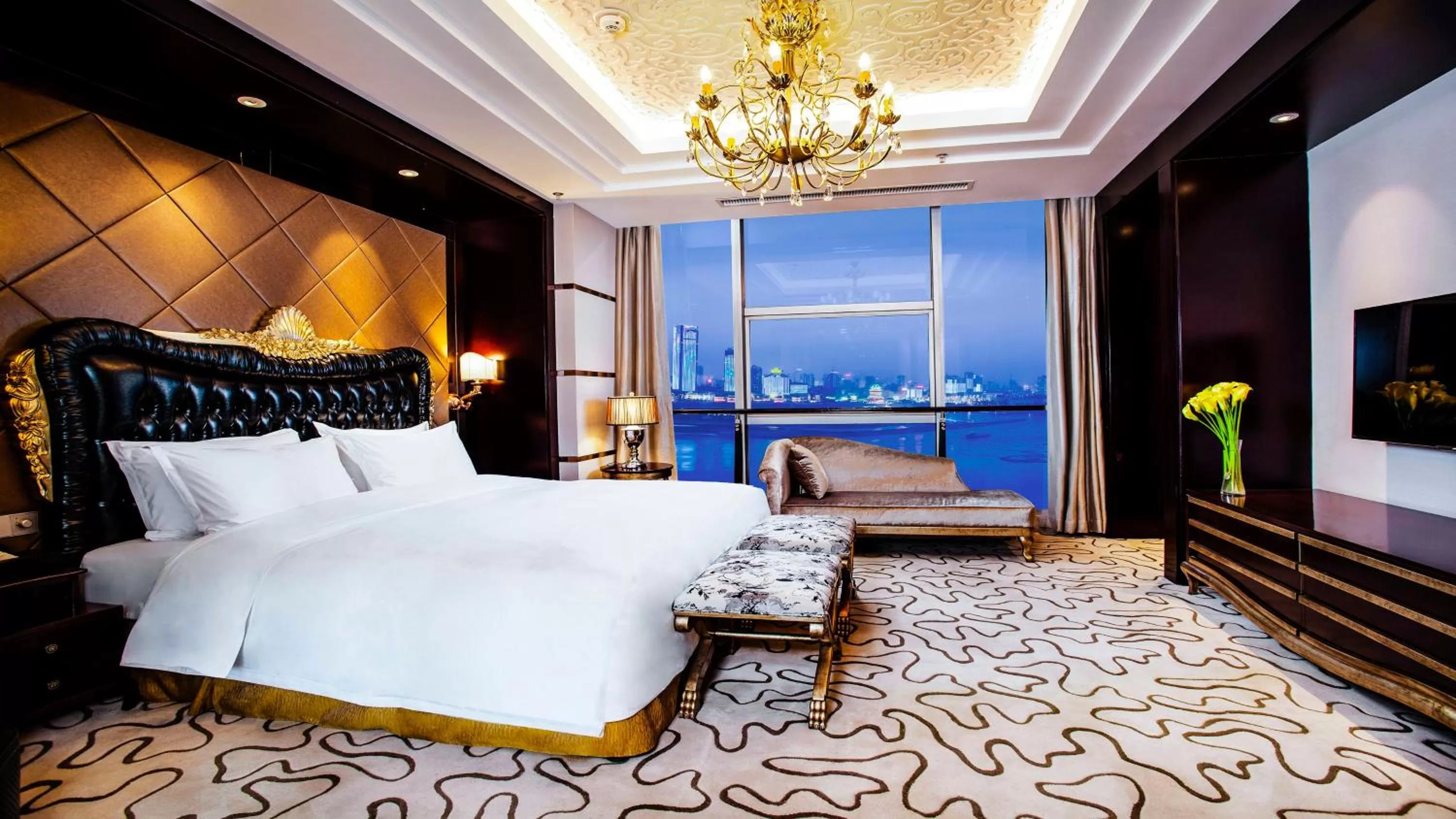 Photo of the whole room, Bed in Holiday Inn Nanchang Riverside by IHG