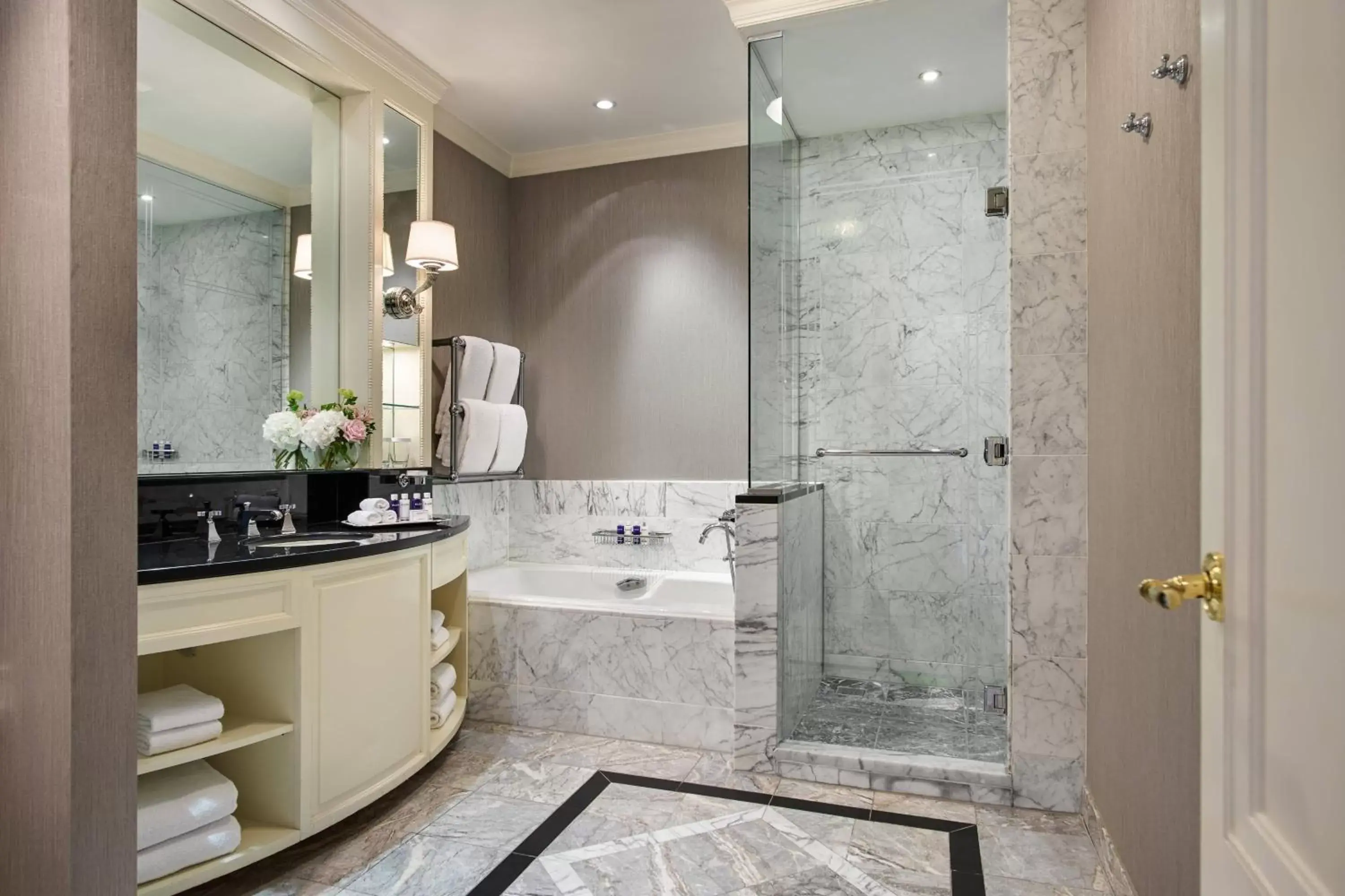 Bathroom in The Shelbourne, Autograph Collection