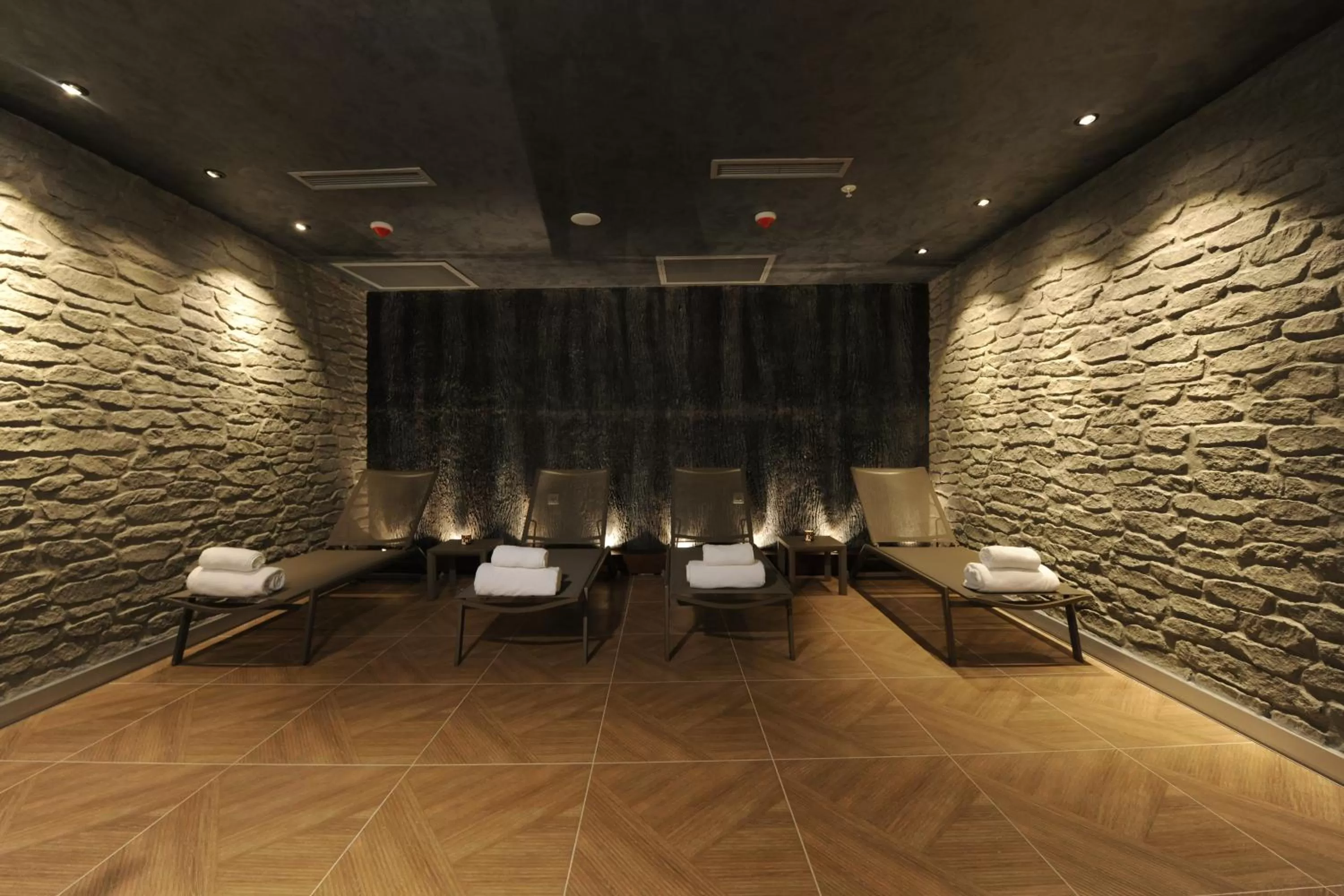 Public Bath in Le Petit Palace Hotel - Special Category