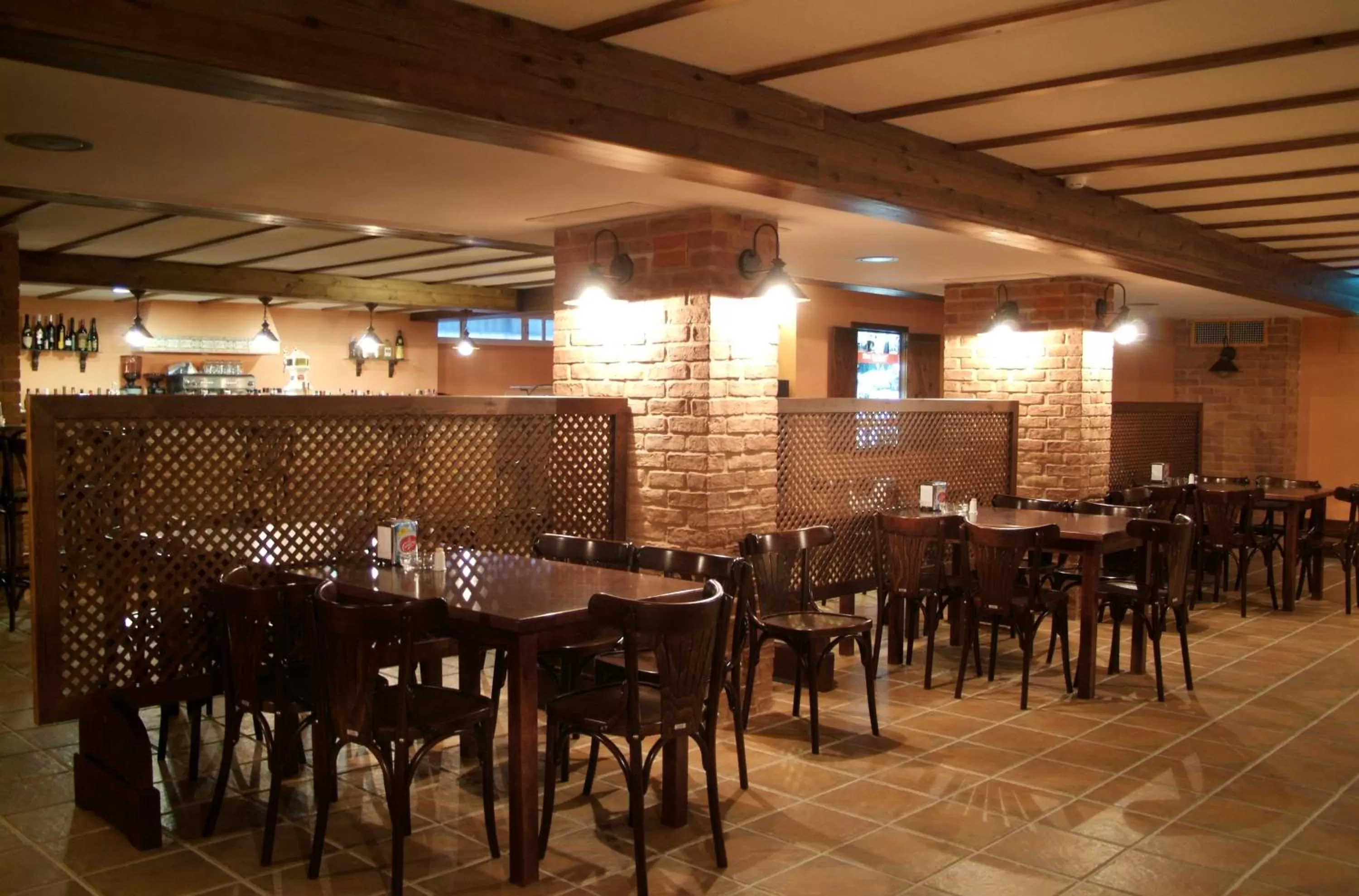 Restaurant/places to eat in Hotel Cervantes