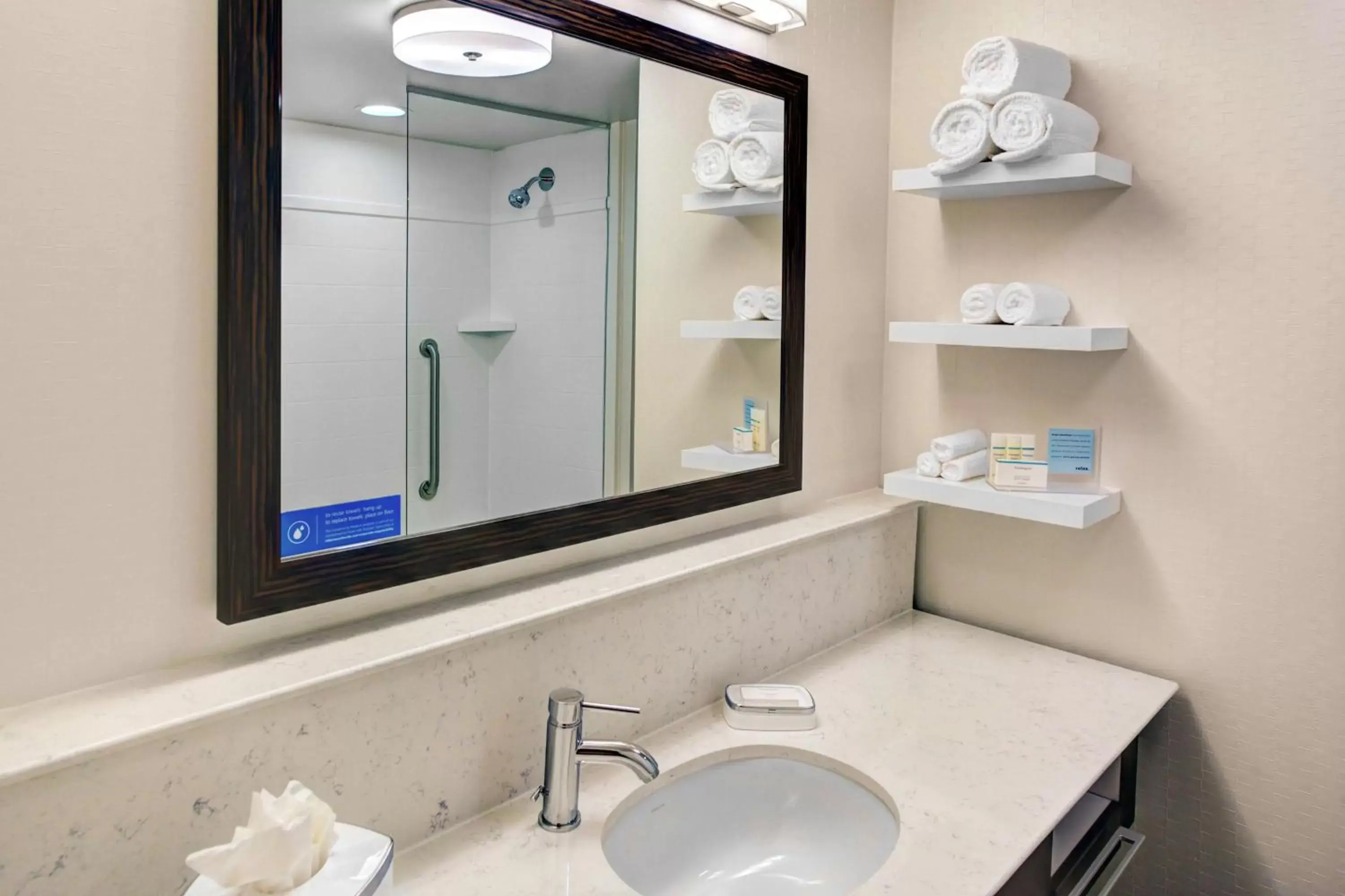 Bathroom in Hampton Inn & Suites by Hilton Atlanta Perimeter Dunwoody