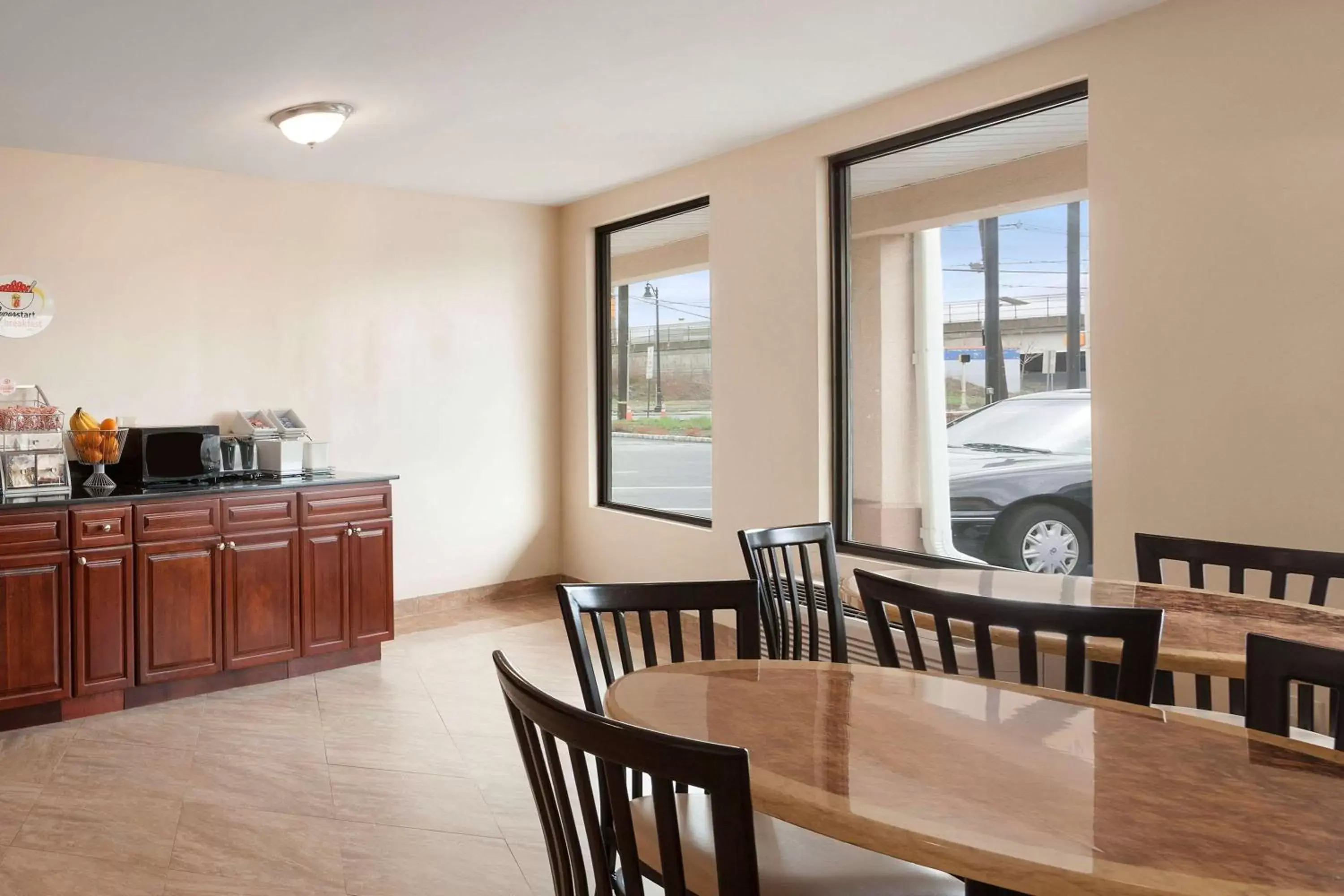 Restaurant/places to eat, Dining Area in Super 8 by Wyndham Rahway/Newark