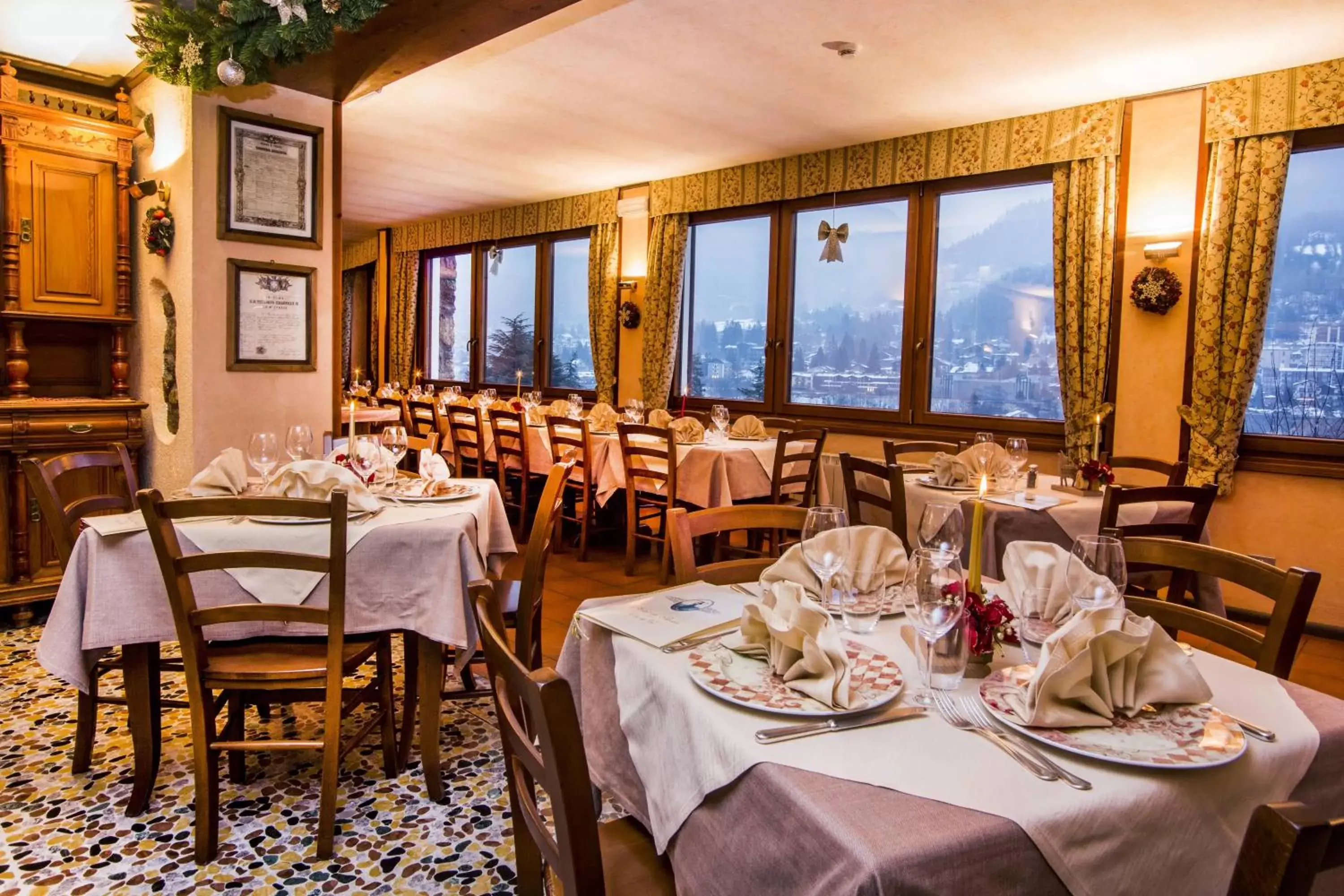 Food and drinks, Restaurant/Places to Eat in Hotel Des Glaciers