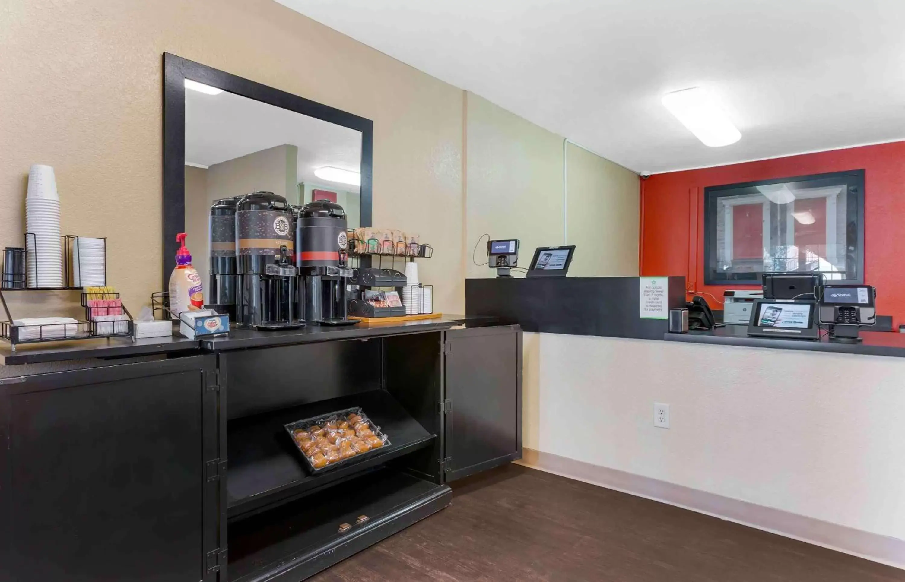 Lobby or reception, Kitchen/Kitchenette in Extended Stay America Suites - Tucson - Grant Road